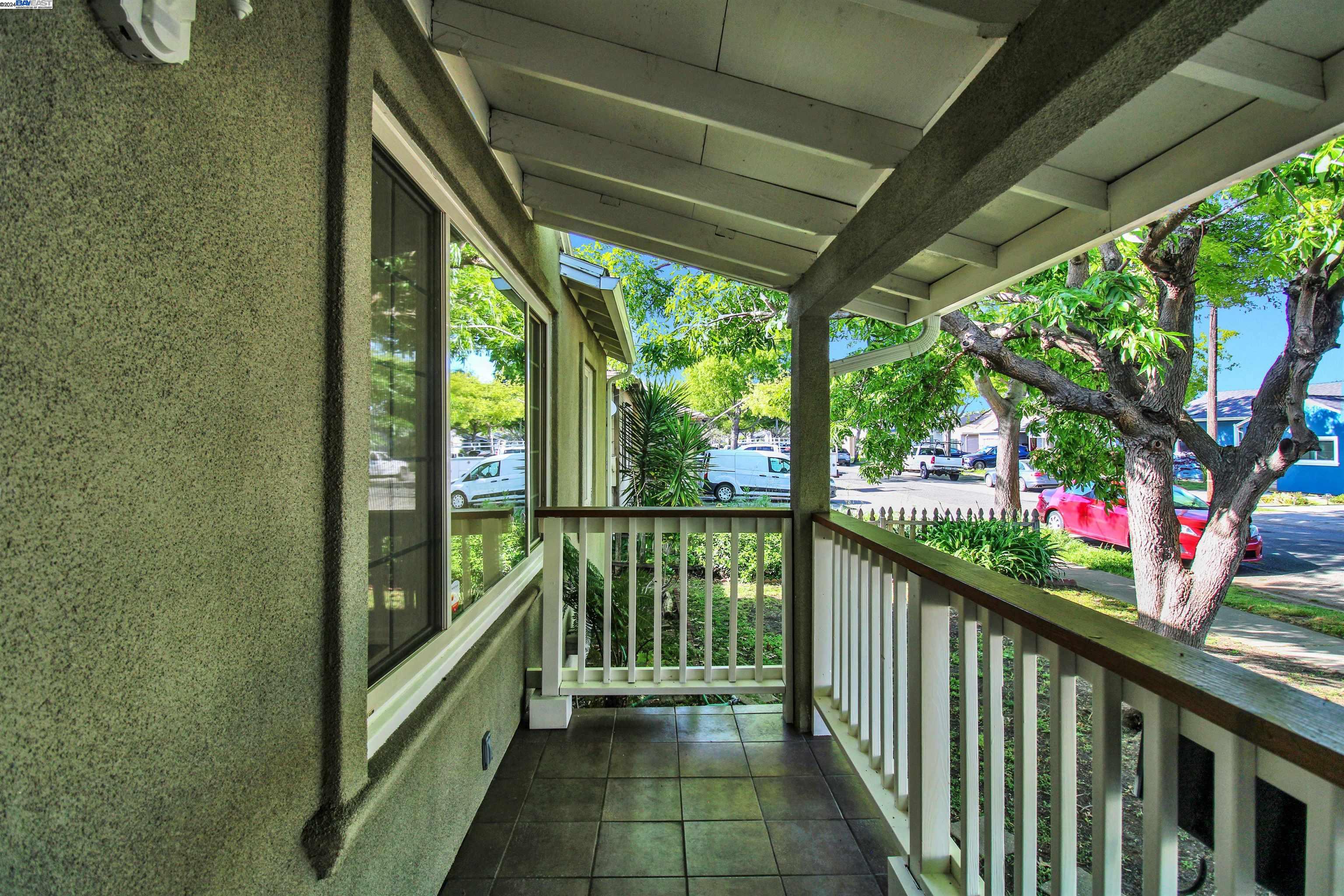 Detail Gallery Image 5 of 33 For 881 Billings Boulevard, San Leandro,  CA 94577-1318 - 2 Beds | 1 Baths