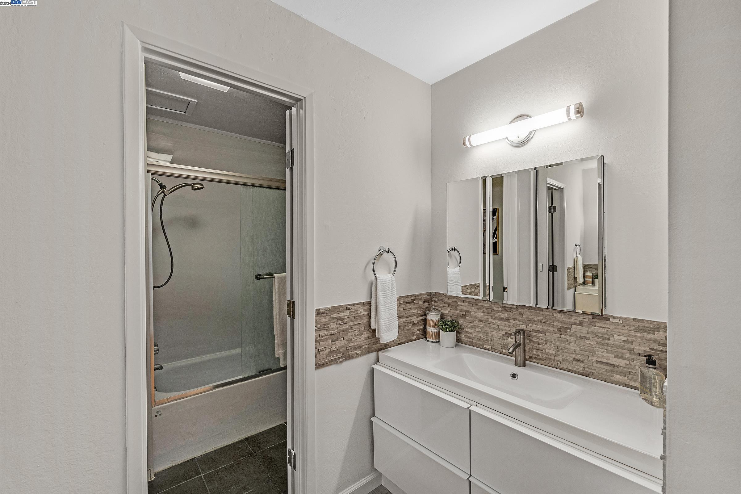 Detail Gallery Image 16 of 32 For 455 Crescent St #212,  Oakland,  CA 94610 - 1 Beds | 1 Baths
