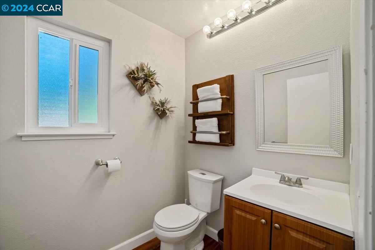 Detail Gallery Image 18 of 38 For 3496 Skyline Dr, Hayward,  CA 94542 - 3 Beds | 2/1 Baths