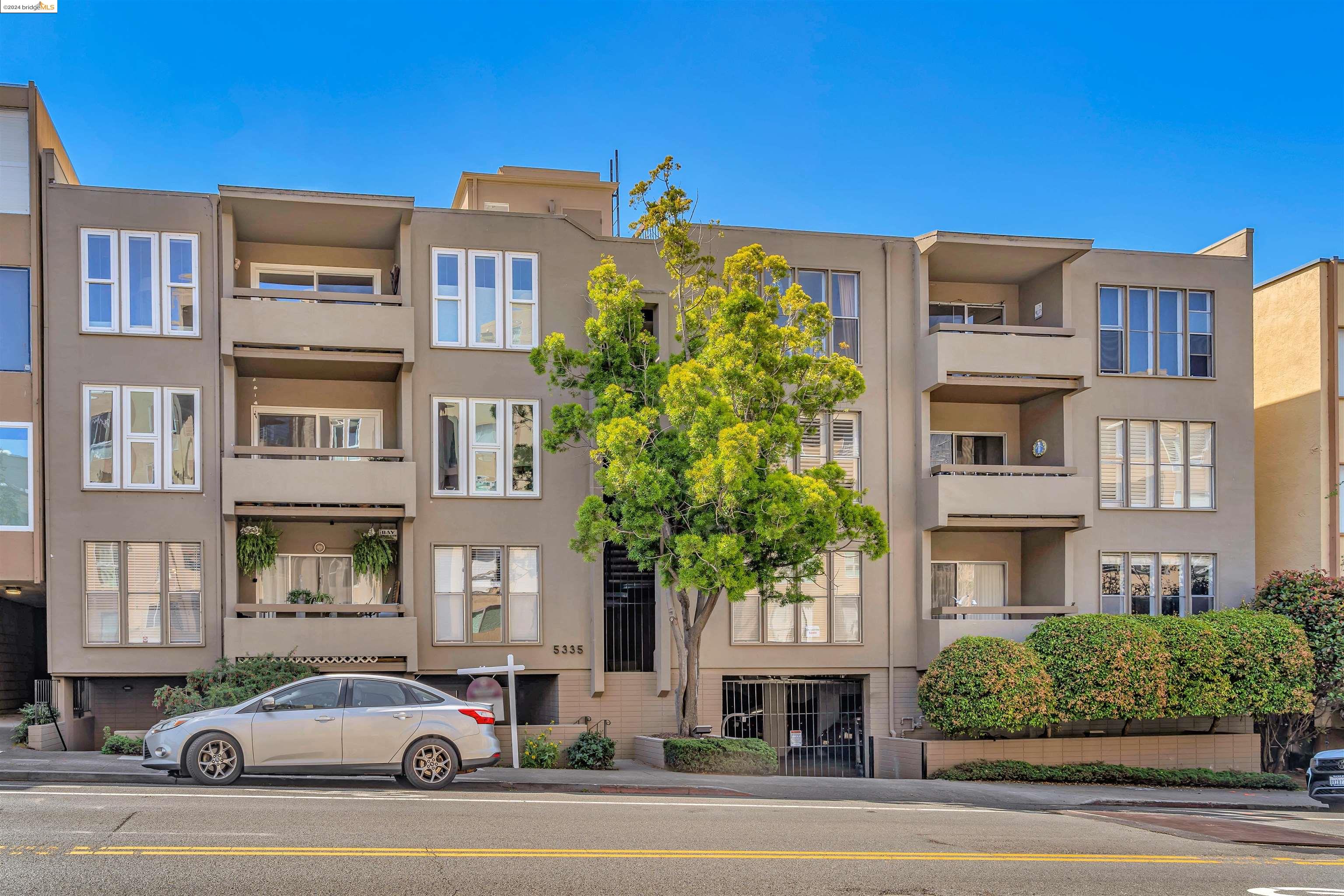 Detail Gallery Image 1 of 38 For 5335 Broadway Terrace #303,  Oakland,  CA 94618-1406 - 1 Beds | 1 Baths