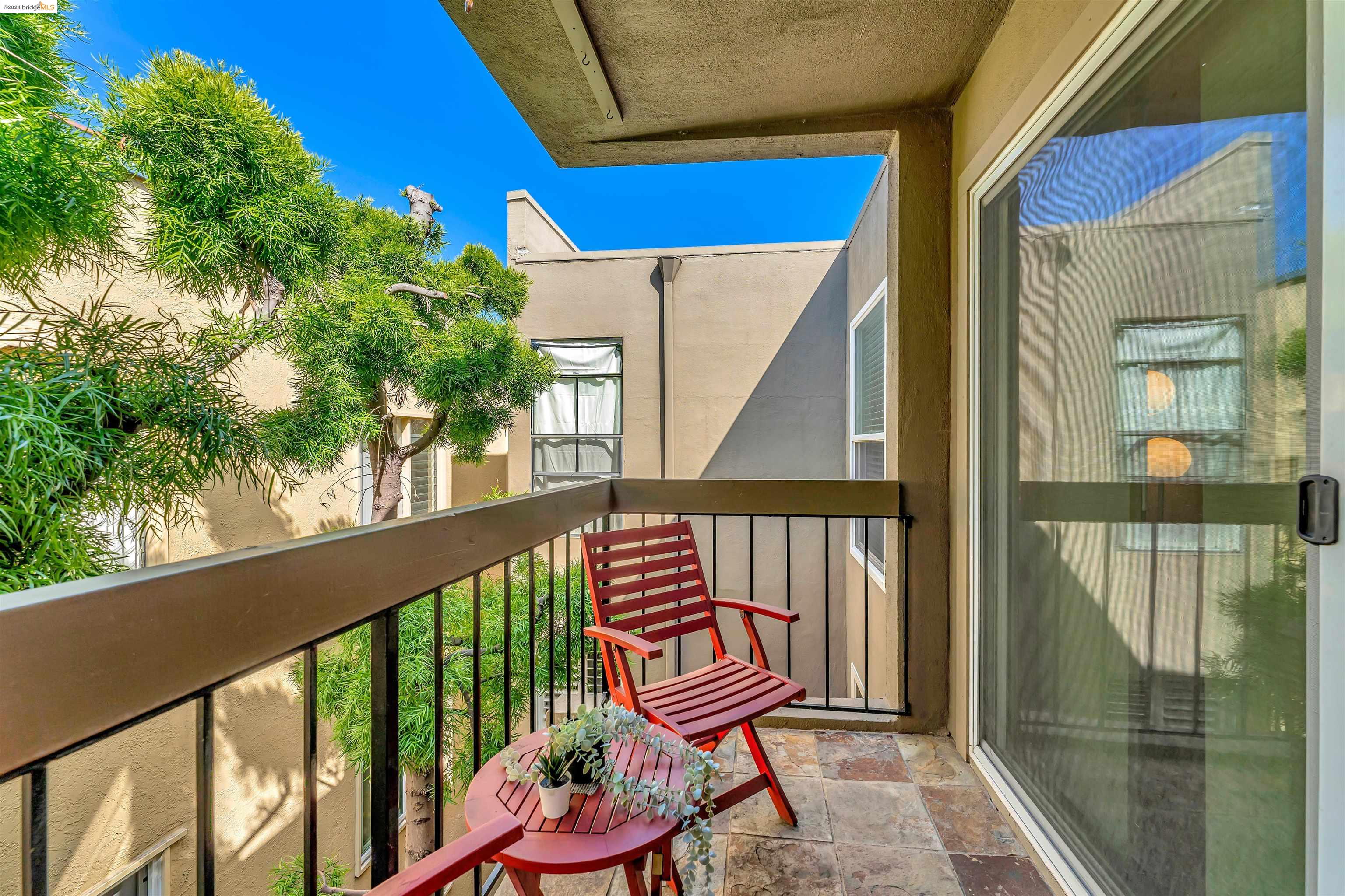 Detail Gallery Image 36 of 38 For 5335 Broadway Terrace #303,  Oakland,  CA 94618-1406 - 1 Beds | 1 Baths