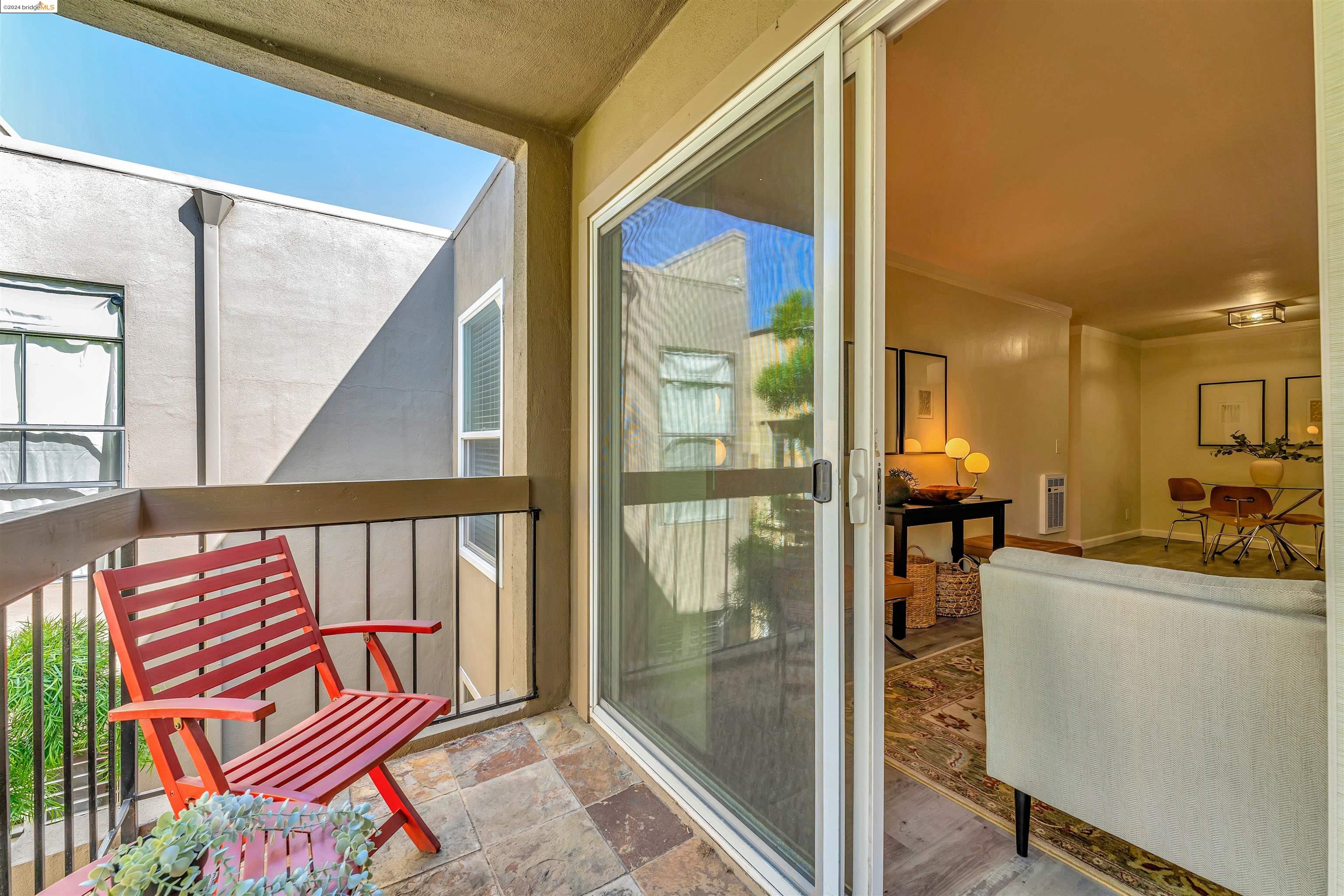 Detail Gallery Image 37 of 38 For 5335 Broadway Terrace #303,  Oakland,  CA 94618-1406 - 1 Beds | 1 Baths