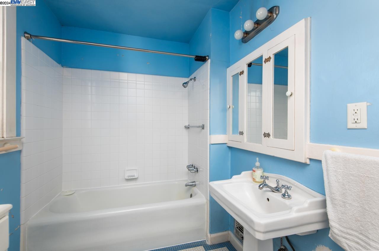 Detail Gallery Image 29 of 42 For 630 Alma Ave, Oakland,  CA 94610 - 3 Beds | 1/1 Baths