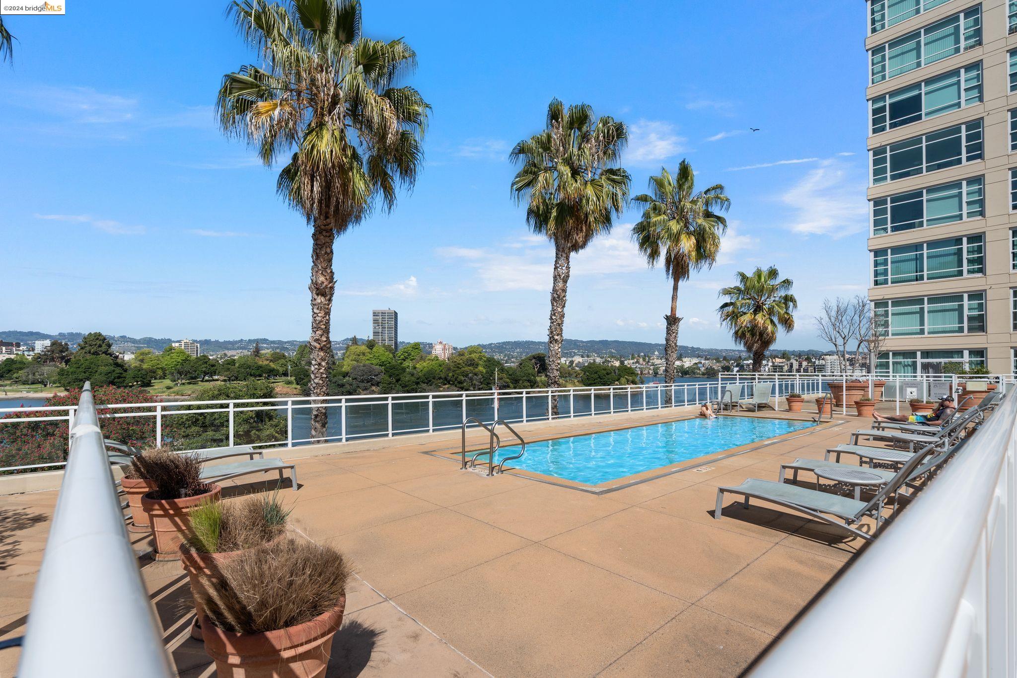 Detail Gallery Image 16 of 18 For 1 Lakeside Dr #616,  Oakland,  CA 94612 - 1 Beds | 1 Baths