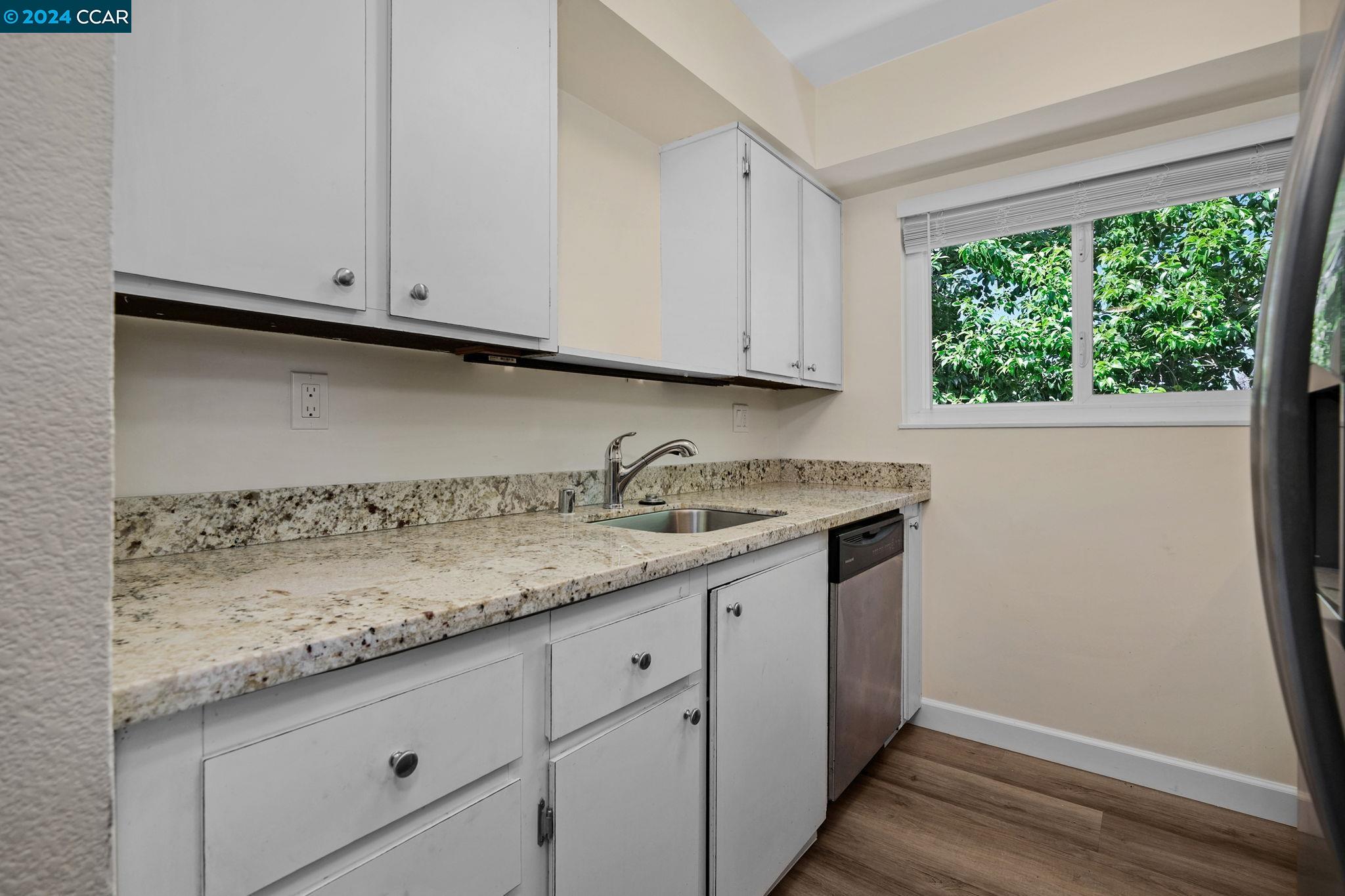 Detail Gallery Image 2 of 18 For 1064 Mohr Ln #D,  Concord,  CA 94518 - 2 Beds | 1 Baths