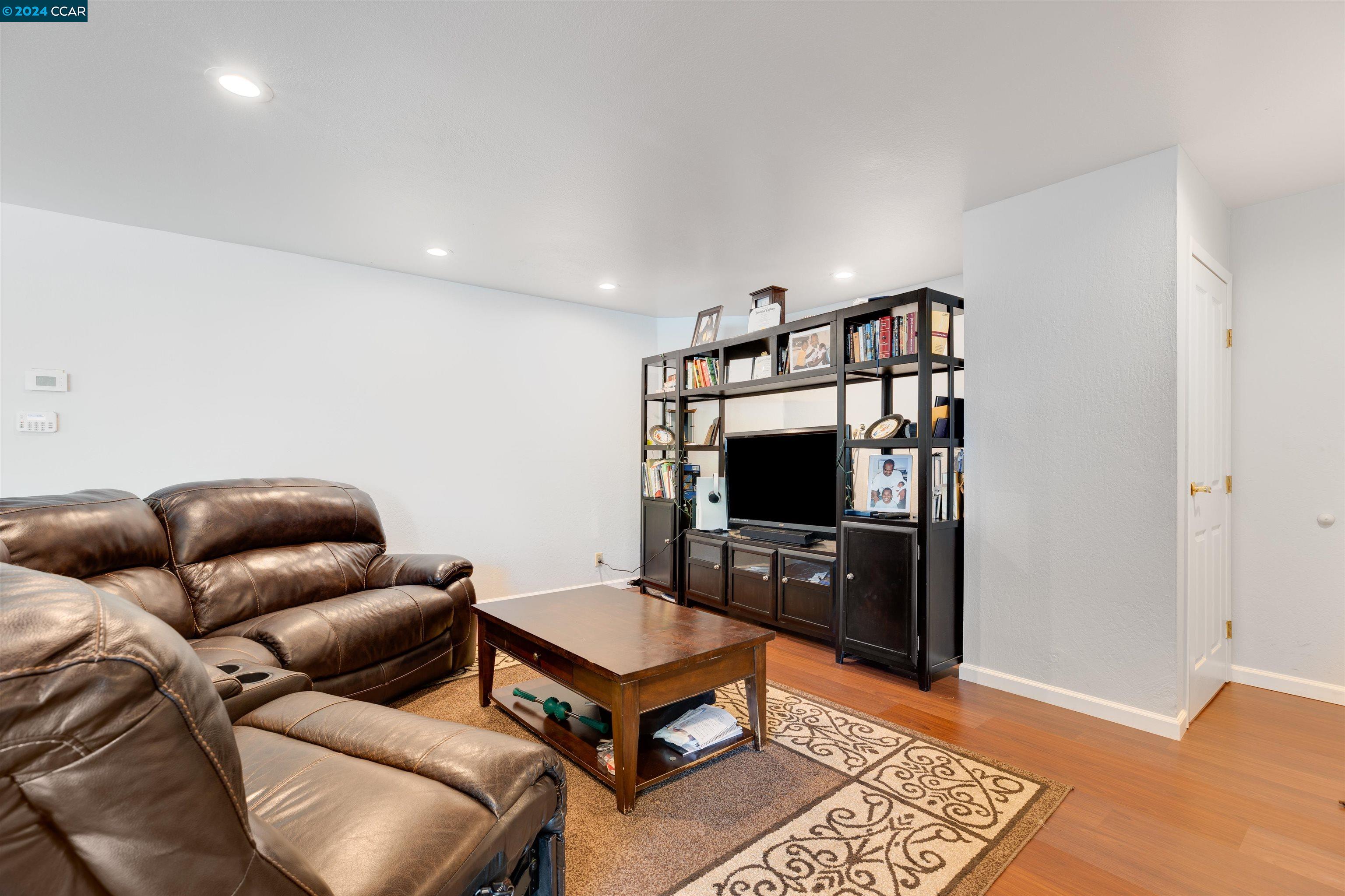 Photo #5: 41058551 Listing 