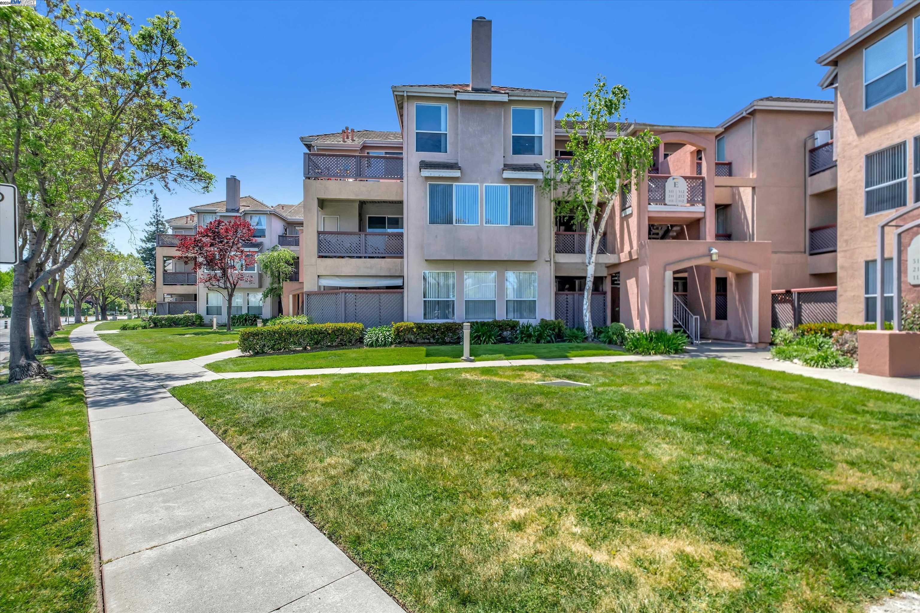 Photo #2: 41058557 Listing 