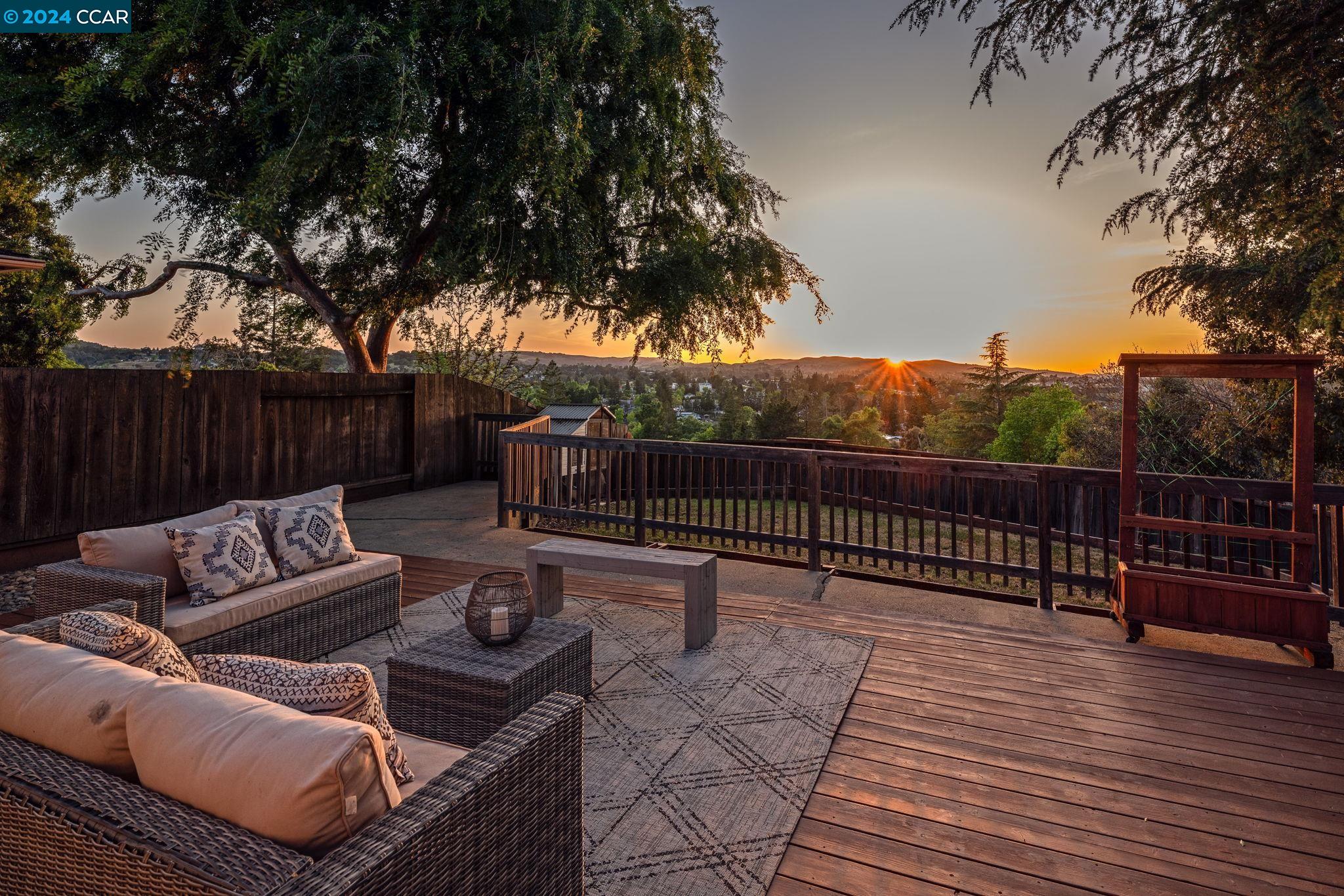 Detail Gallery Image 6 of 55 For 225 Holiday Hills Dr, Martinez,  CA 94553 - 4 Beds | 2 Baths