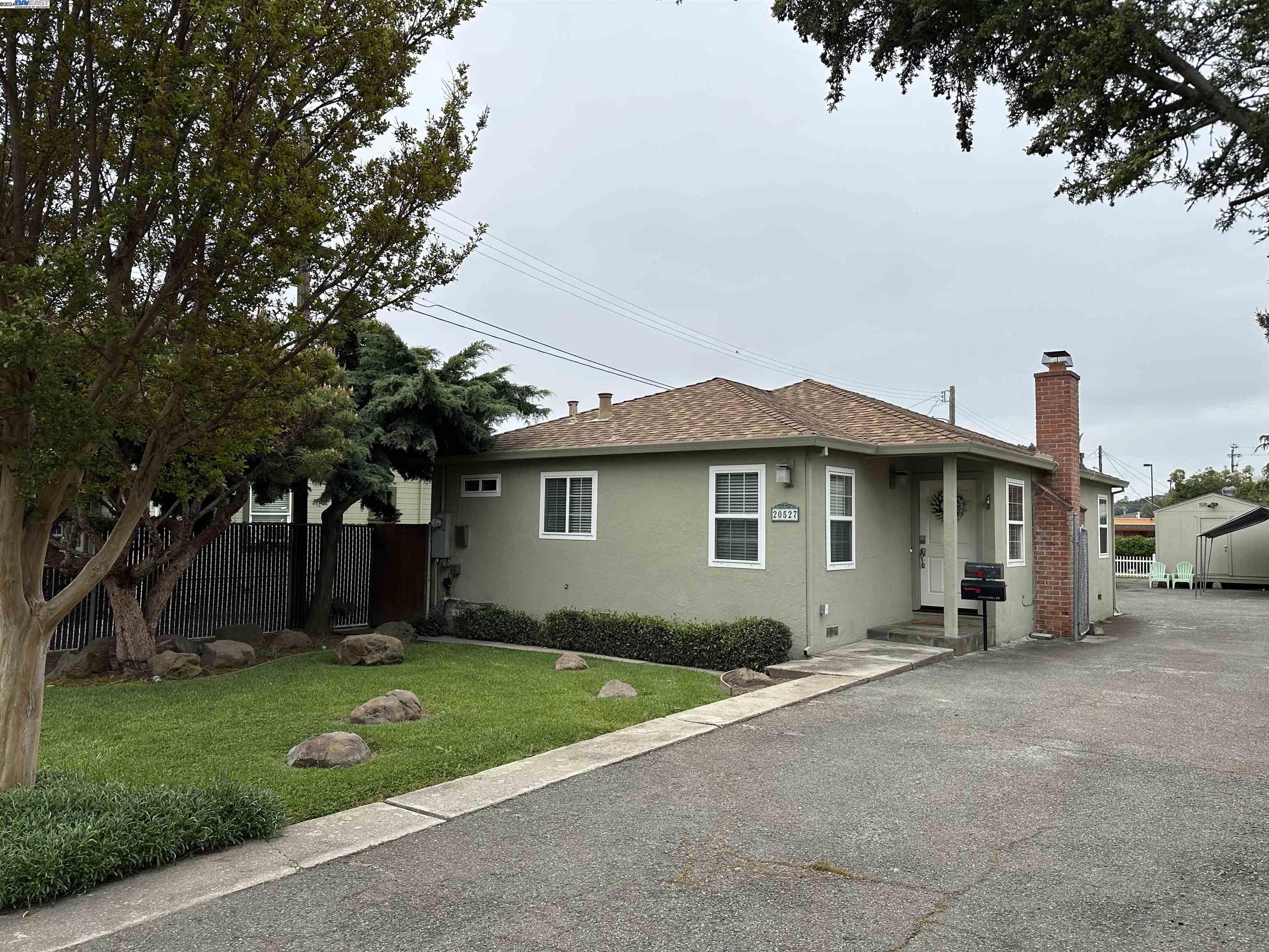 Detail Gallery Image 1 of 1 For 20527 Wisteria St, Castro Valley,  CA 94546 - 3 Beds | 2 Baths