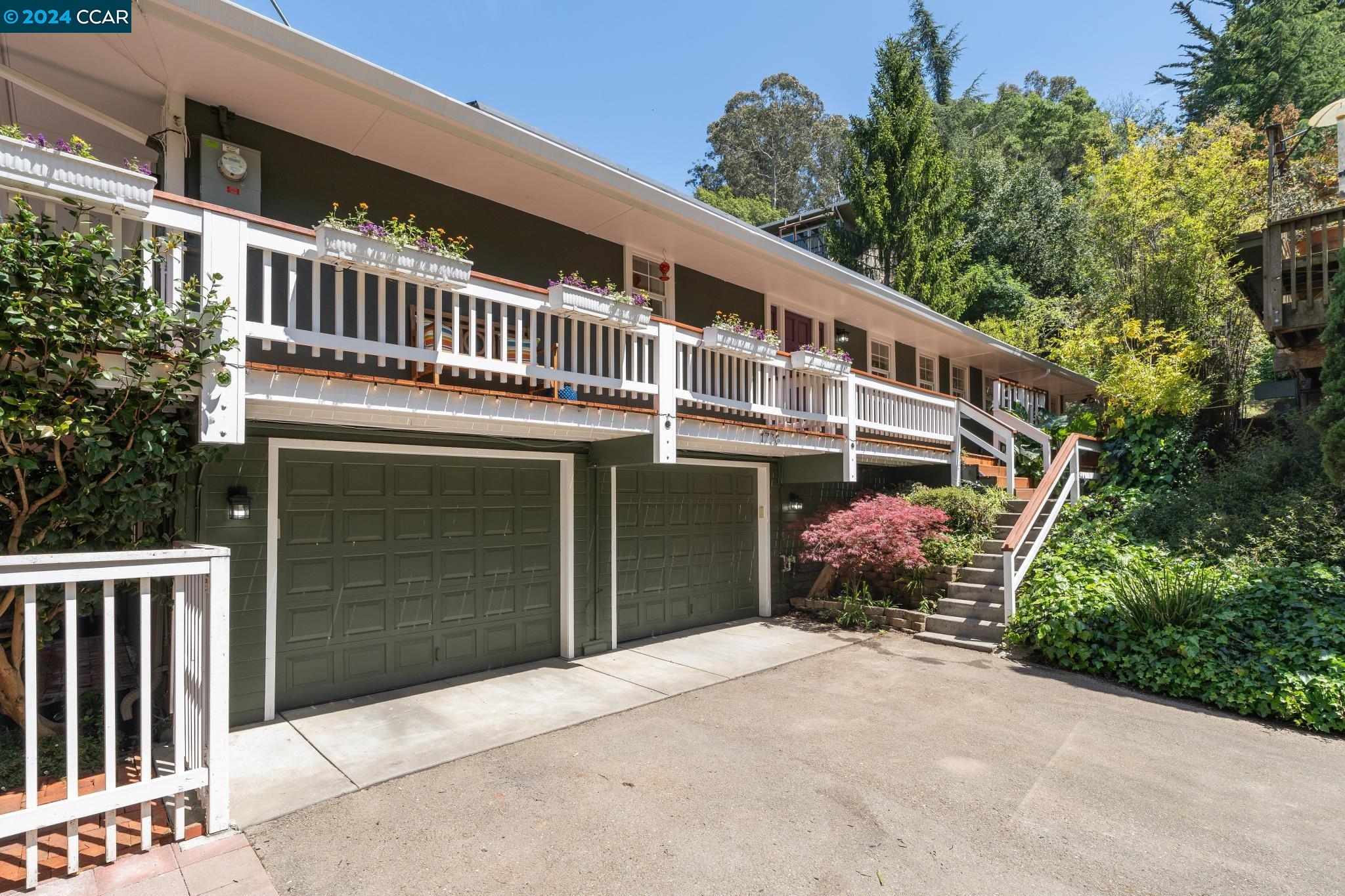 Detail Gallery Image 1 of 41 For 1738 Indian Way, Oakland,  CA 94611 - 3 Beds | 2 Baths