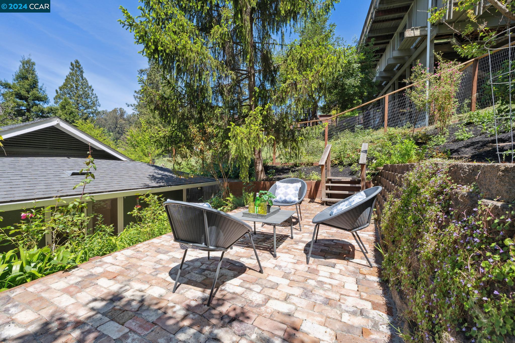 Detail Gallery Image 34 of 41 For 1738 Indian Way, Oakland,  CA 94611 - 3 Beds | 2 Baths