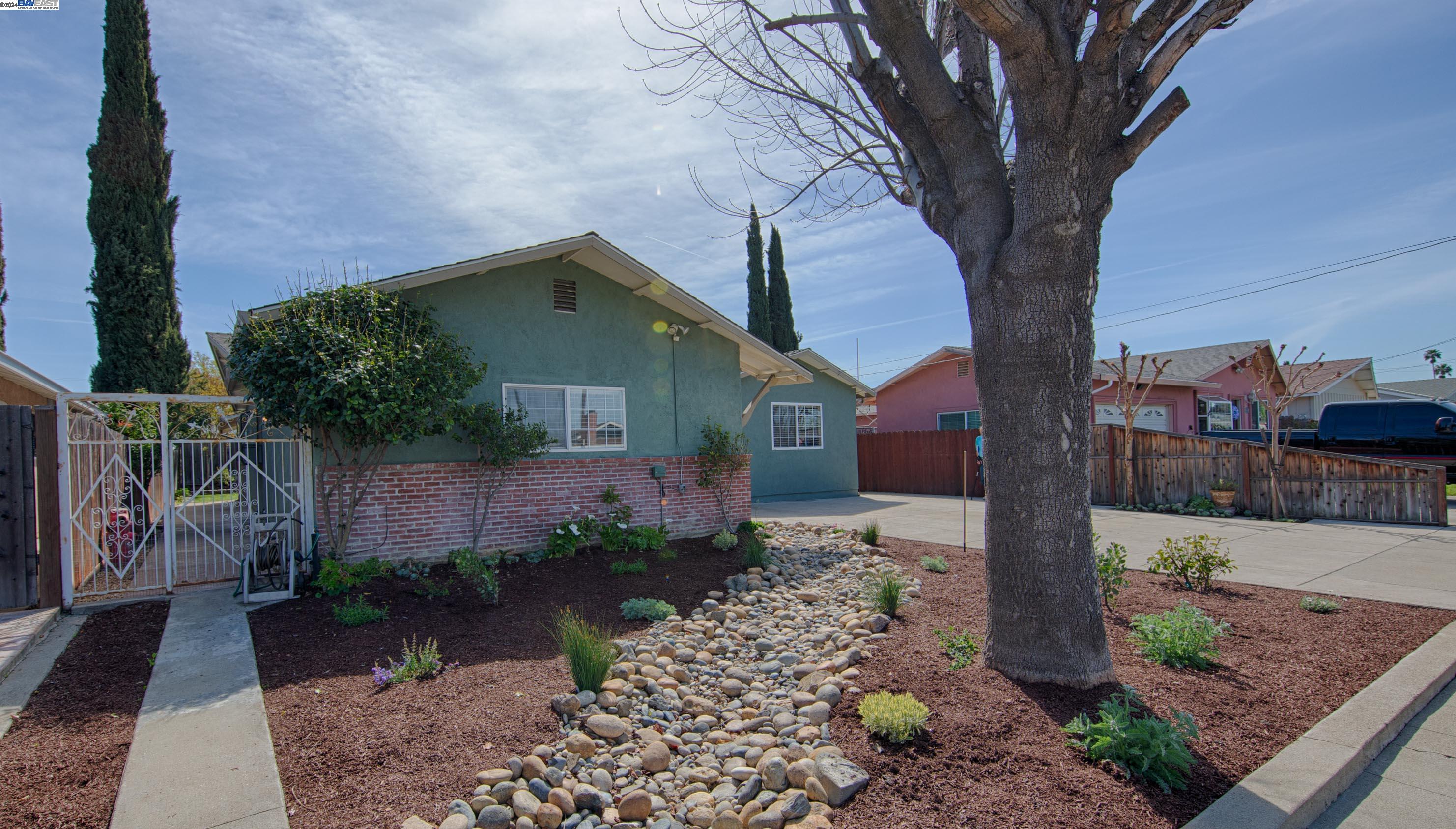 Detail Gallery Image 3 of 34 For 625 Nightingale, Livermore,  CA 94551 - 4 Beds | 2 Baths