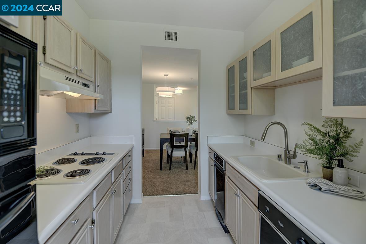 Detail Gallery Image 15 of 49 For 1860 Tice Creek Dr #1402,  Walnut Creek,  CA 94595 - 2 Beds | 2 Baths