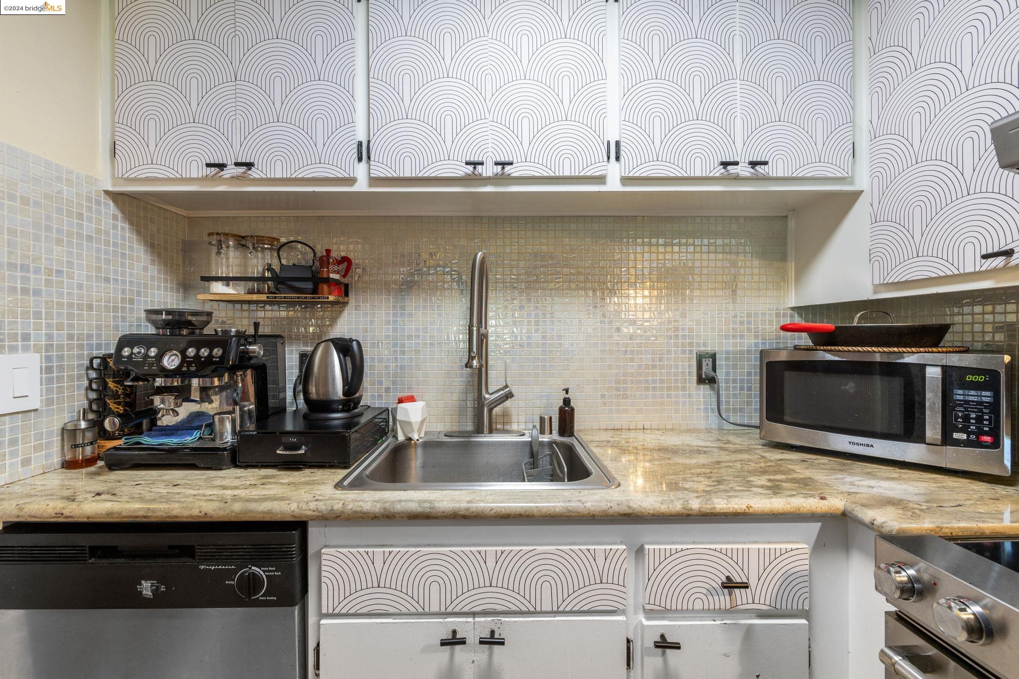 Detail Gallery Image 15 of 34 For 696 Athol Ave #202,  Oakland,  CA 94610 - 1 Beds | 1 Baths