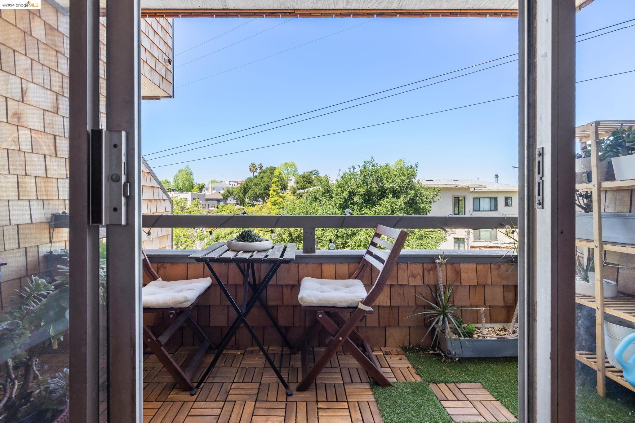 Detail Gallery Image 7 of 34 For 696 Athol Ave #202,  Oakland,  CA 94610 - 1 Beds | 1 Baths