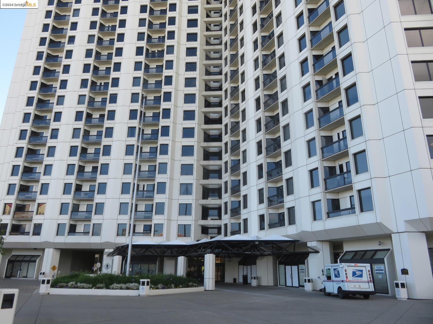 MLS: 41058621 Condo For Sale