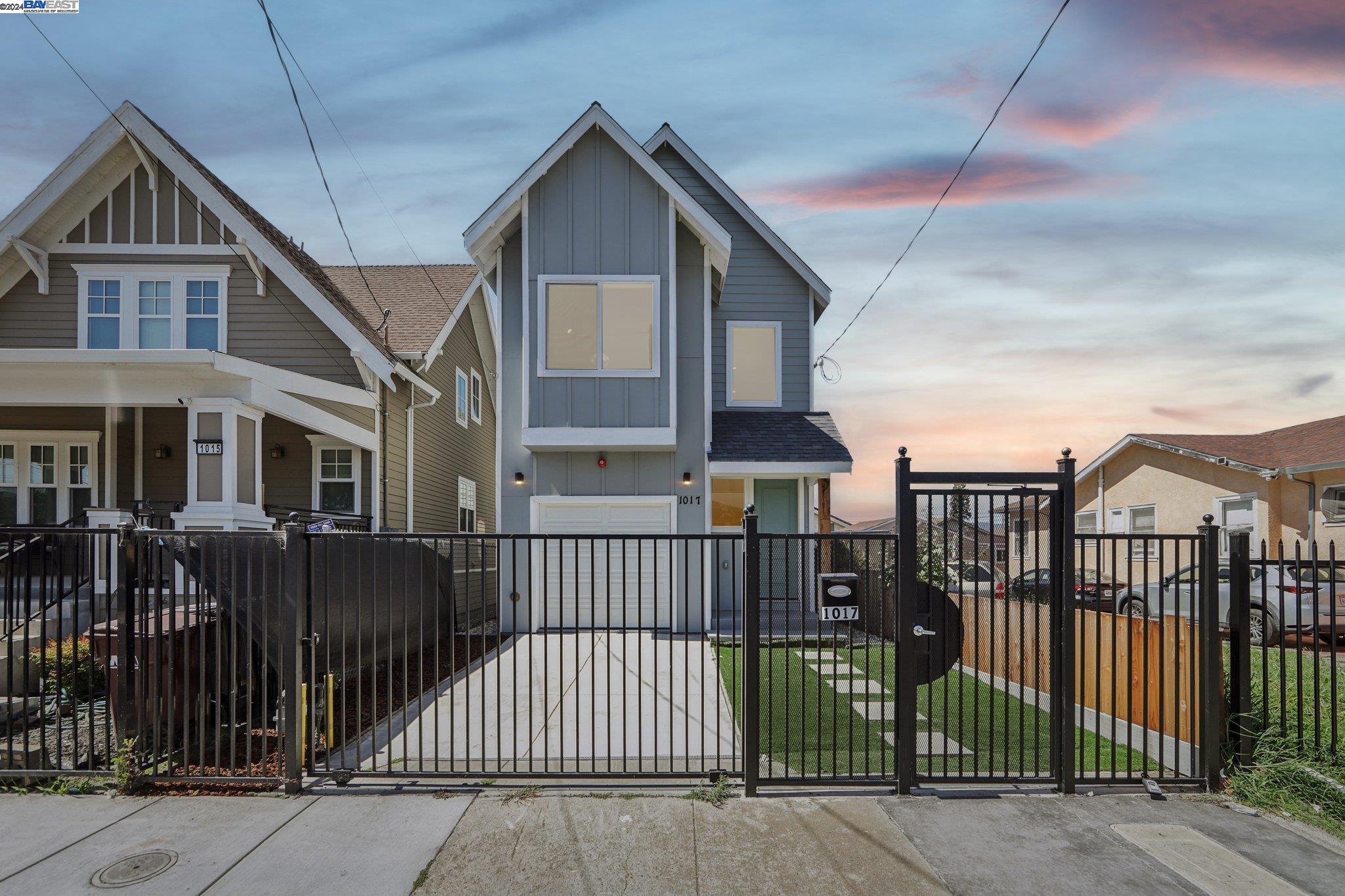 Detail Gallery Image 1 of 43 For 1017 107th Ave, Oakland,  CA 94603 - 3 Beds | 2/1 Baths