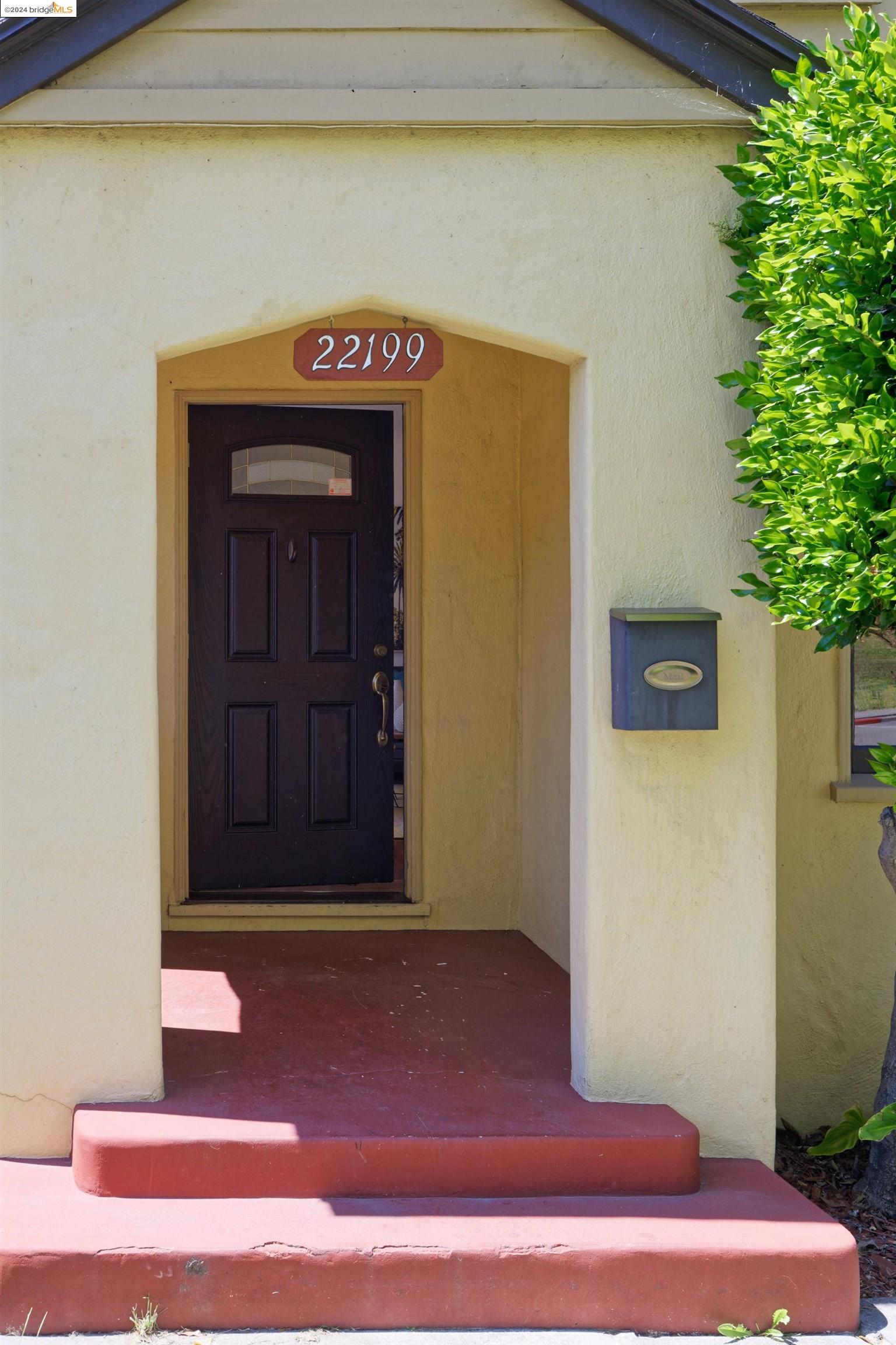 Detail Gallery Image 2 of 20 For 22199 Princeton St, Hayward,  CA 94541 - 2 Beds | 1 Baths