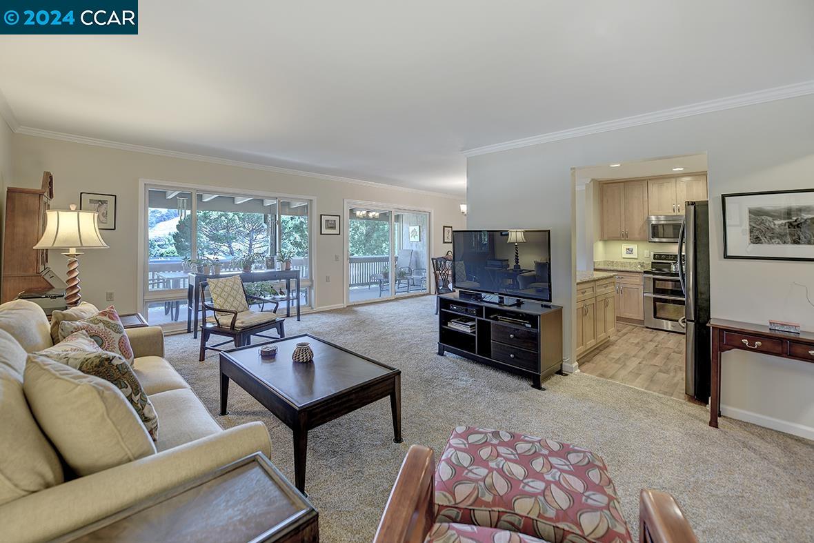 Detail Gallery Image 4 of 42 For 1300 Canyonwood Ct #7,  Walnut Creek,  CA 94595 - 2 Beds | 1 Baths