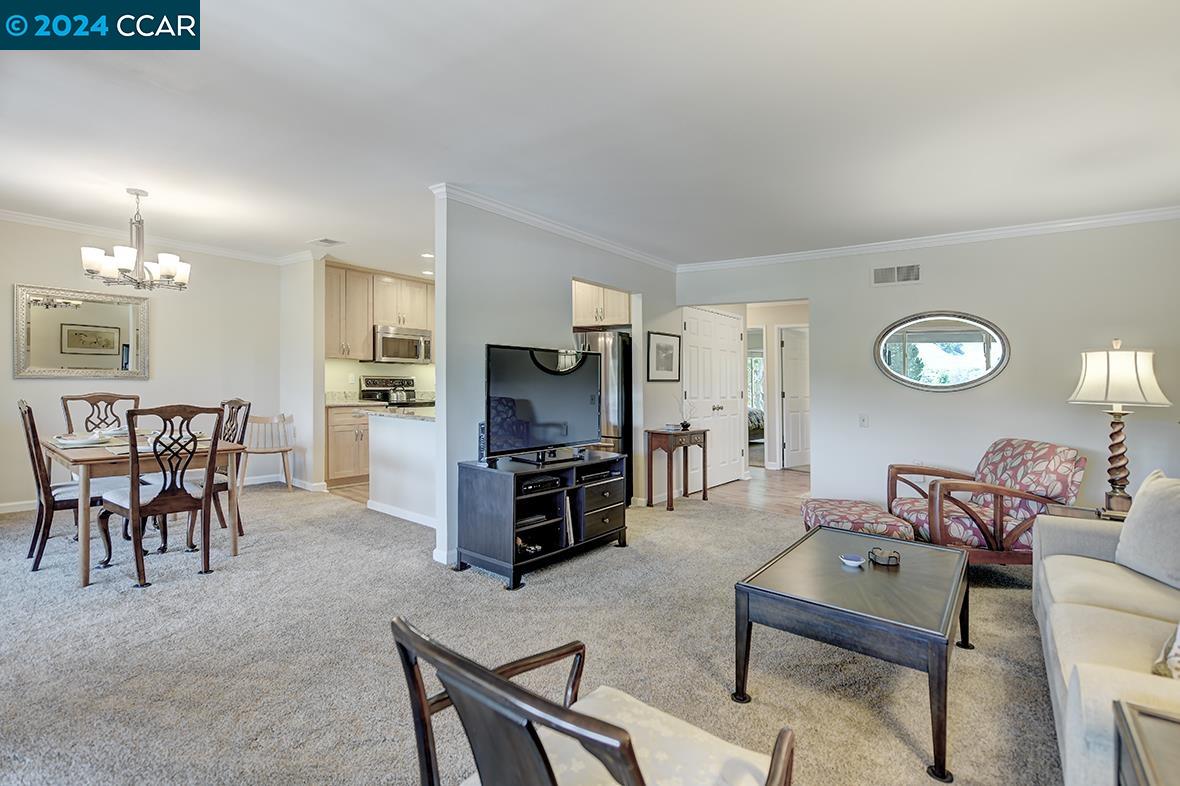 Detail Gallery Image 5 of 42 For 1300 Canyonwood Ct #7,  Walnut Creek,  CA 94595 - 2 Beds | 1 Baths