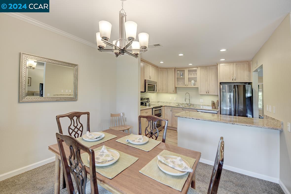 Detail Gallery Image 6 of 42 For 1300 Canyonwood Ct #7,  Walnut Creek,  CA 94595 - 2 Beds | 1 Baths