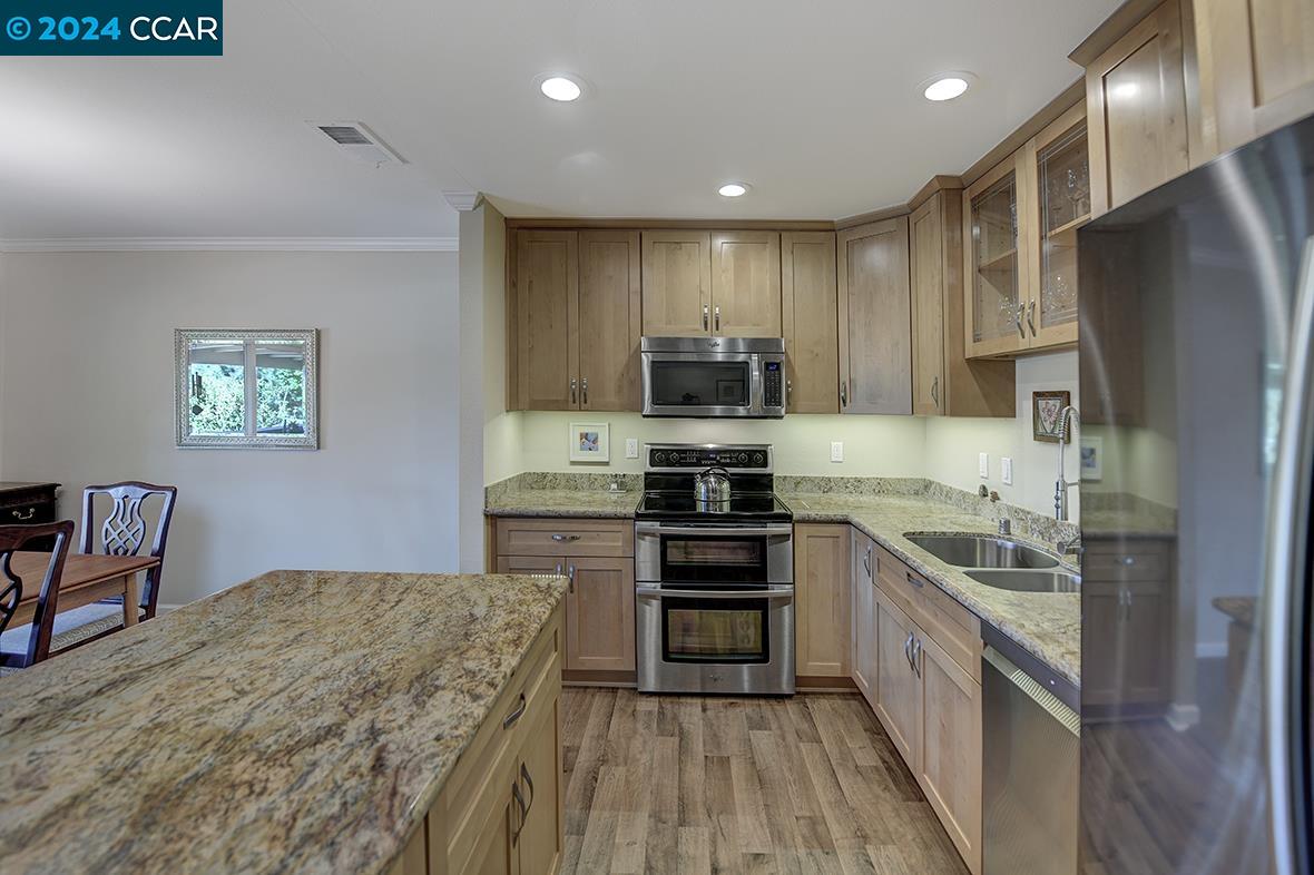 Detail Gallery Image 8 of 42 For 1300 Canyonwood Ct #7,  Walnut Creek,  CA 94595 - 2 Beds | 1 Baths