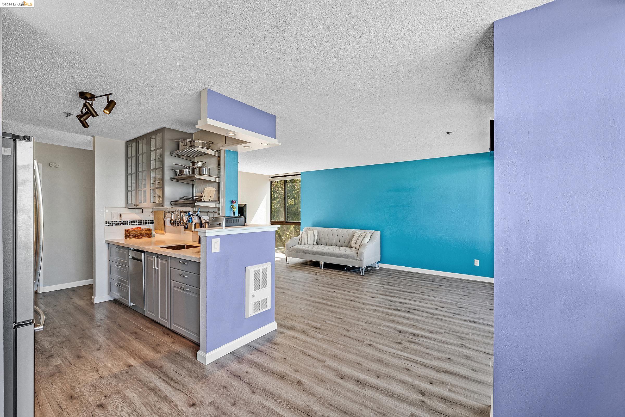 Detail Gallery Image 19 of 29 For 555 Pierce St #909,  Albany,  CA 94706 - 2 Beds | 2 Baths