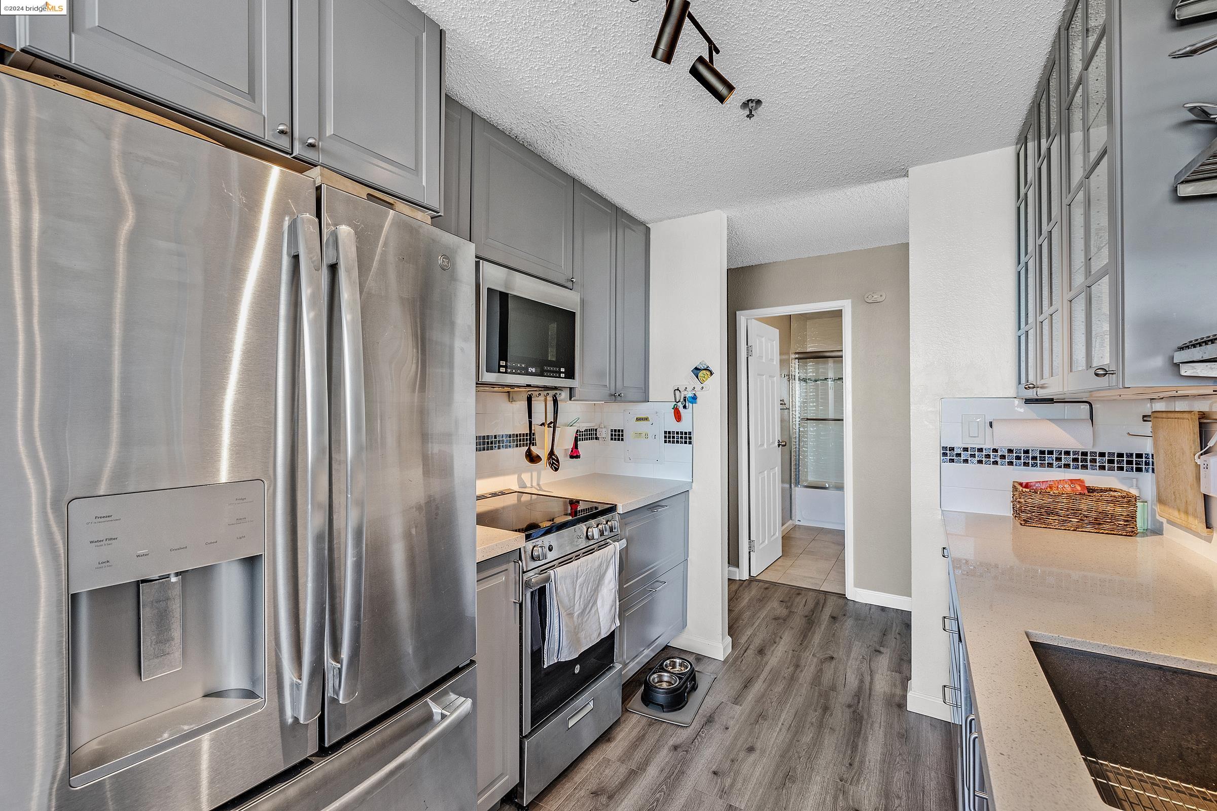 Detail Gallery Image 20 of 29 For 555 Pierce St #909,  Albany,  CA 94706 - 2 Beds | 2 Baths