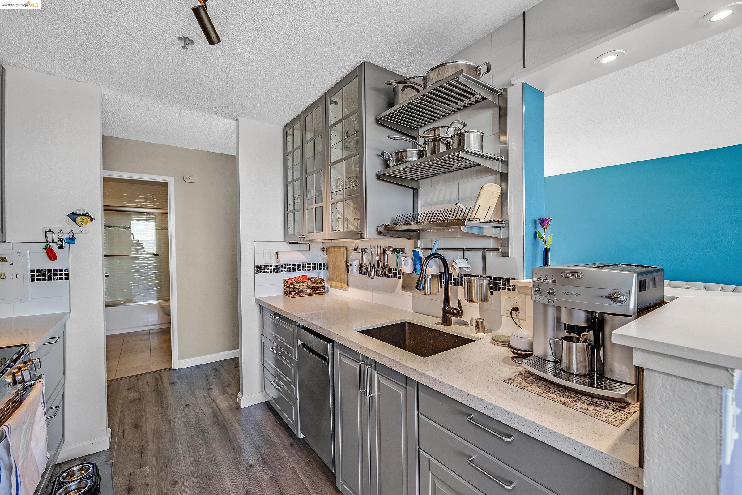 Detail Gallery Image 21 of 29 For 555 Pierce St #909,  Albany,  CA 94706 - 2 Beds | 2 Baths