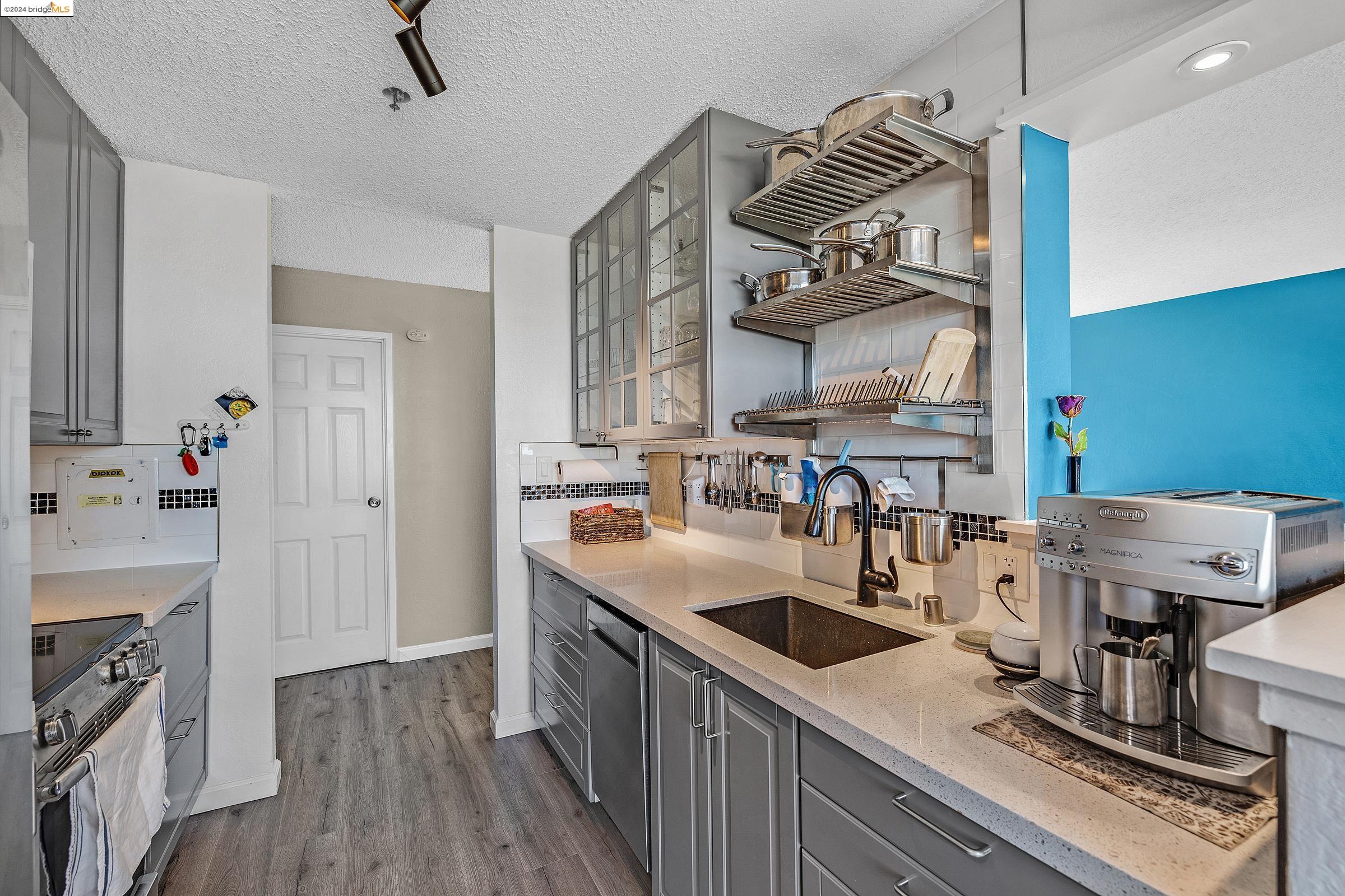 Detail Gallery Image 27 of 29 For 555 Pierce St #909,  Albany,  CA 94706 - 2 Beds | 2 Baths