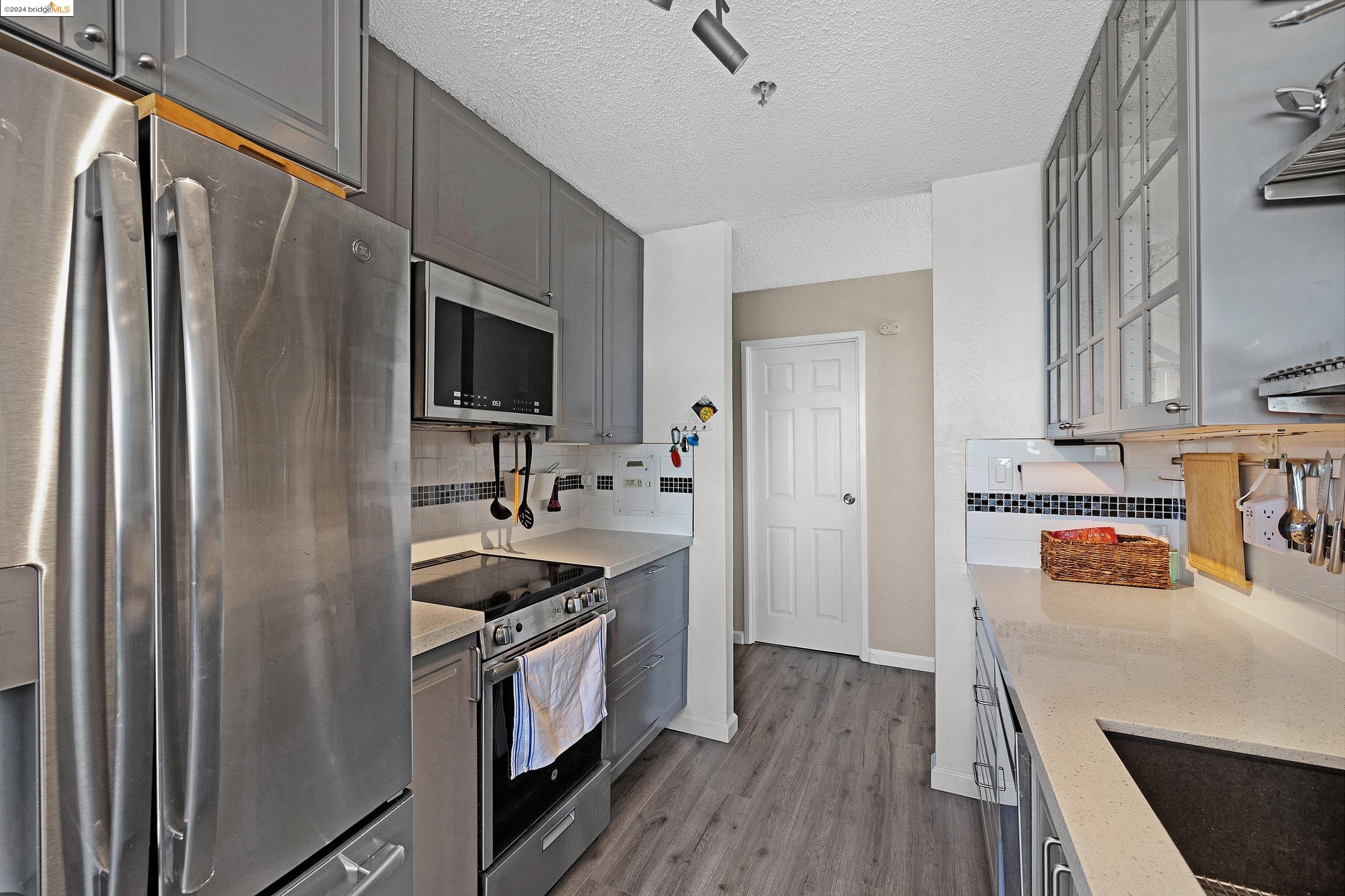 Detail Gallery Image 28 of 29 For 555 Pierce St #909,  Albany,  CA 94706 - 2 Beds | 2 Baths