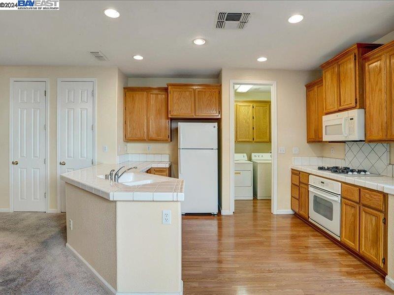 Detail Gallery Image 8 of 23 For 1922 Dawnelle Way, Sacramento,  CA 95835 - 3 Beds | 2 Baths