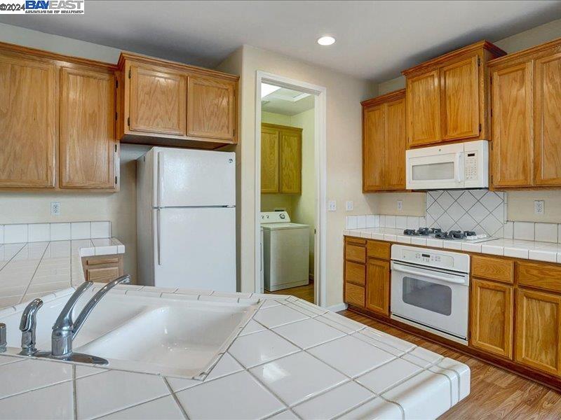 Detail Gallery Image 9 of 23 For 1922 Dawnelle Way, Sacramento,  CA 95835 - 3 Beds | 2 Baths