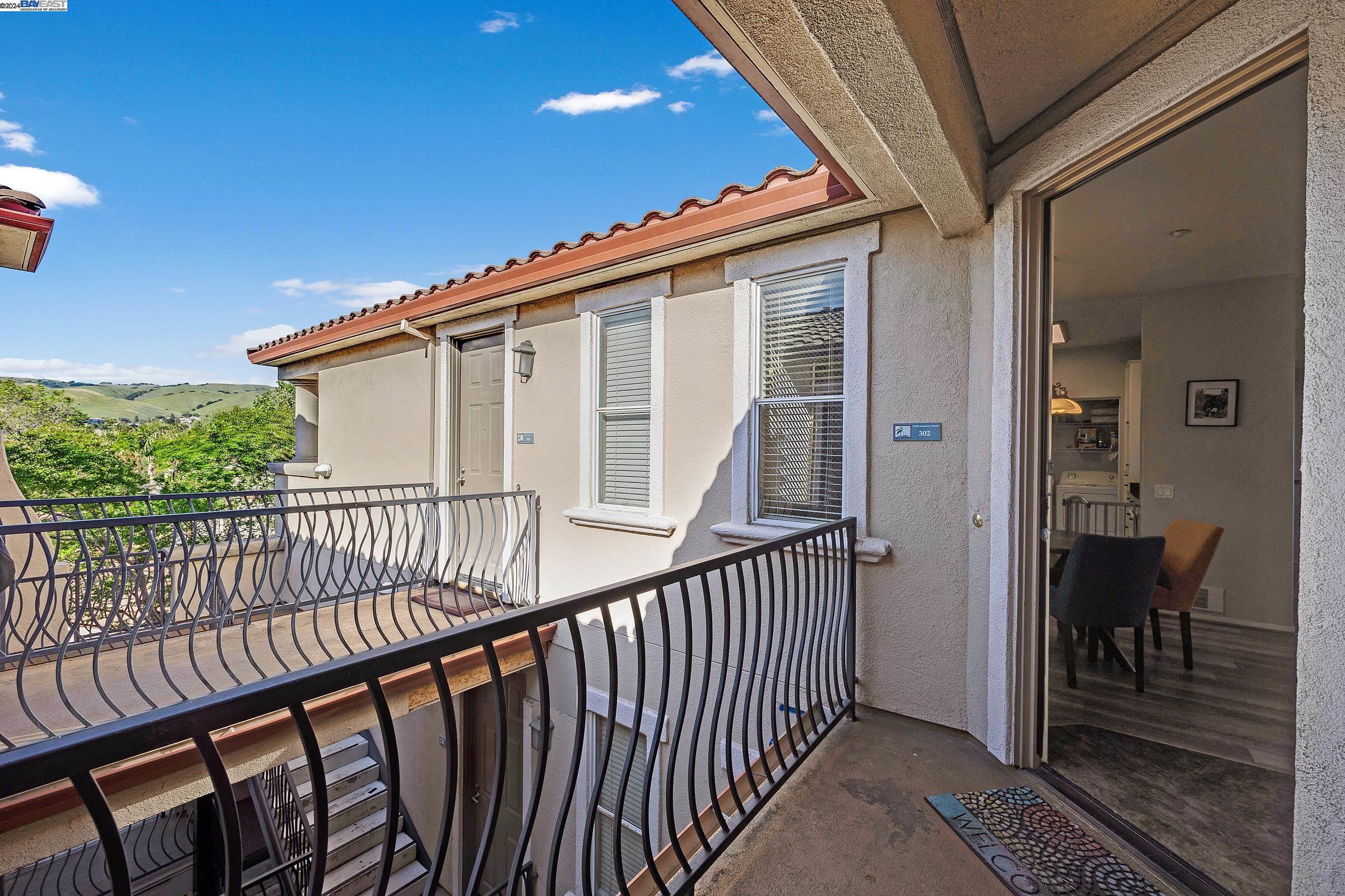 Detail Gallery Image 3 of 30 For 35530 Monterra Ter #302,  Union City,  CA 94587 - 2 Beds | 2 Baths