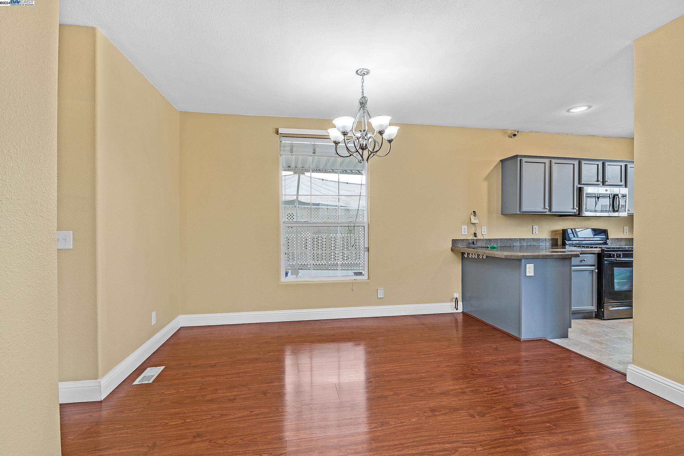 Detail Gallery Image 15 of 32 For 1441 Macatera Ave #252,  Hayward,  CA 94544-6232 - 3 Beds | 2 Baths