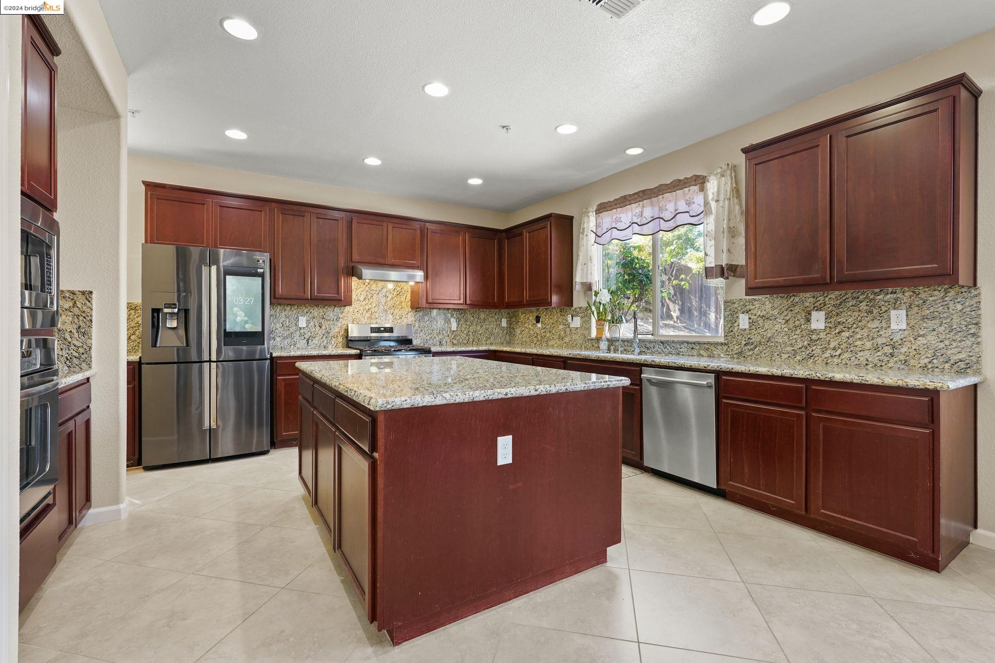 Detail Gallery Image 15 of 55 For 2577 Tampico Dr, Bay Point,  CA 94565 - 5 Beds | 4/1 Baths