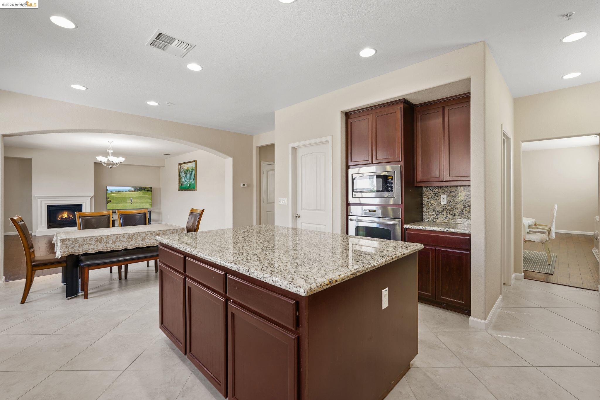 Detail Gallery Image 16 of 55 For 2577 Tampico Dr, Bay Point,  CA 94565 - 5 Beds | 4/1 Baths