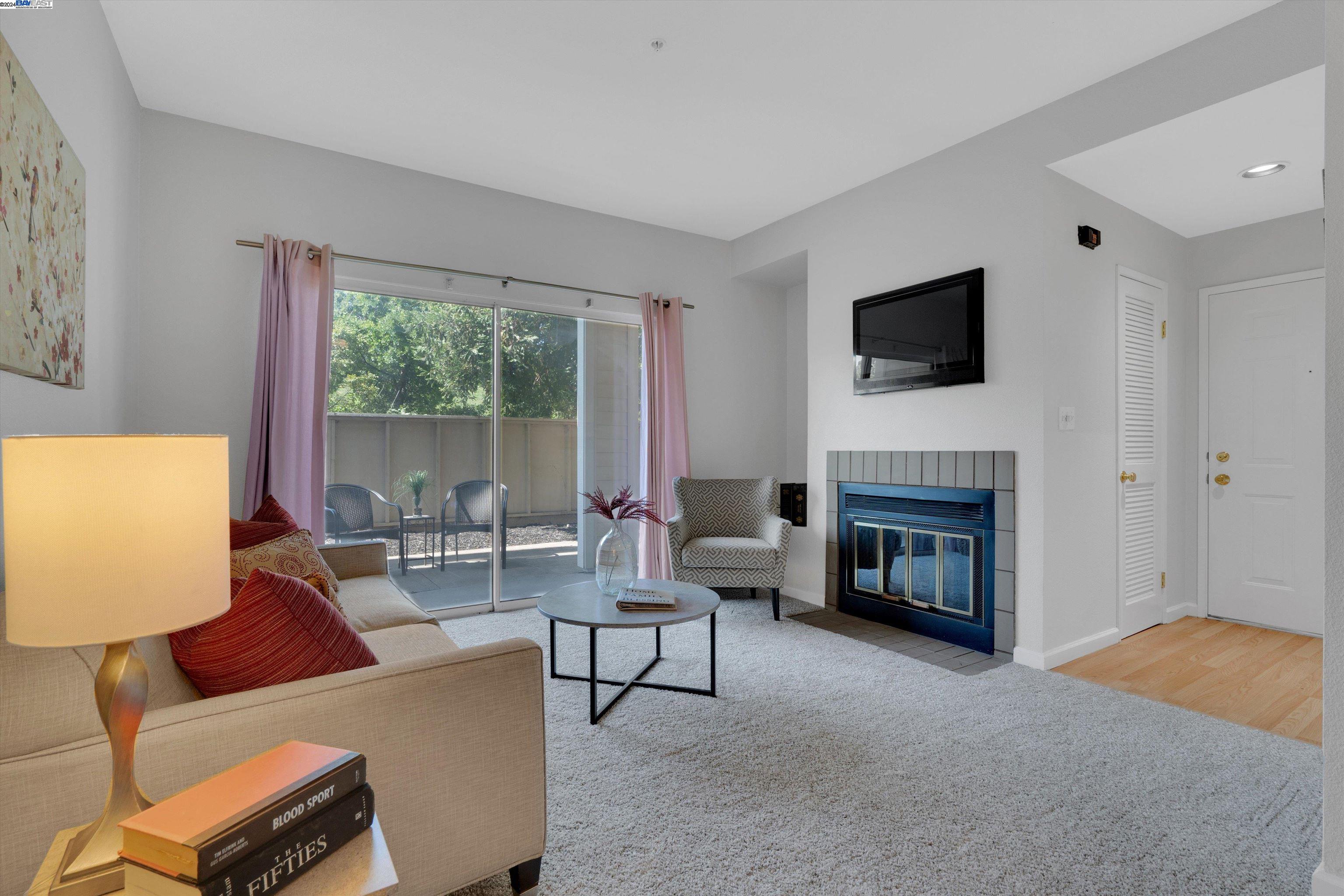 Detail Gallery Image 4 of 32 For 4532 Melody Dr a,  Concord,  CA 94521 - 2 Beds | 2 Baths