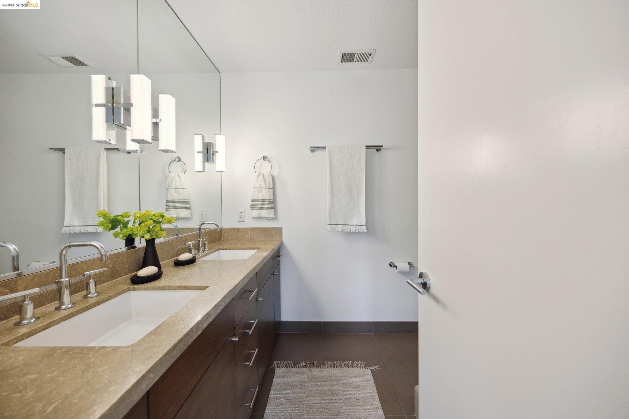 Detail Gallery Image 27 of 47 For 255 Lee St #4,  Oakland,  CA 94610 - 3 Beds | 2/1 Baths