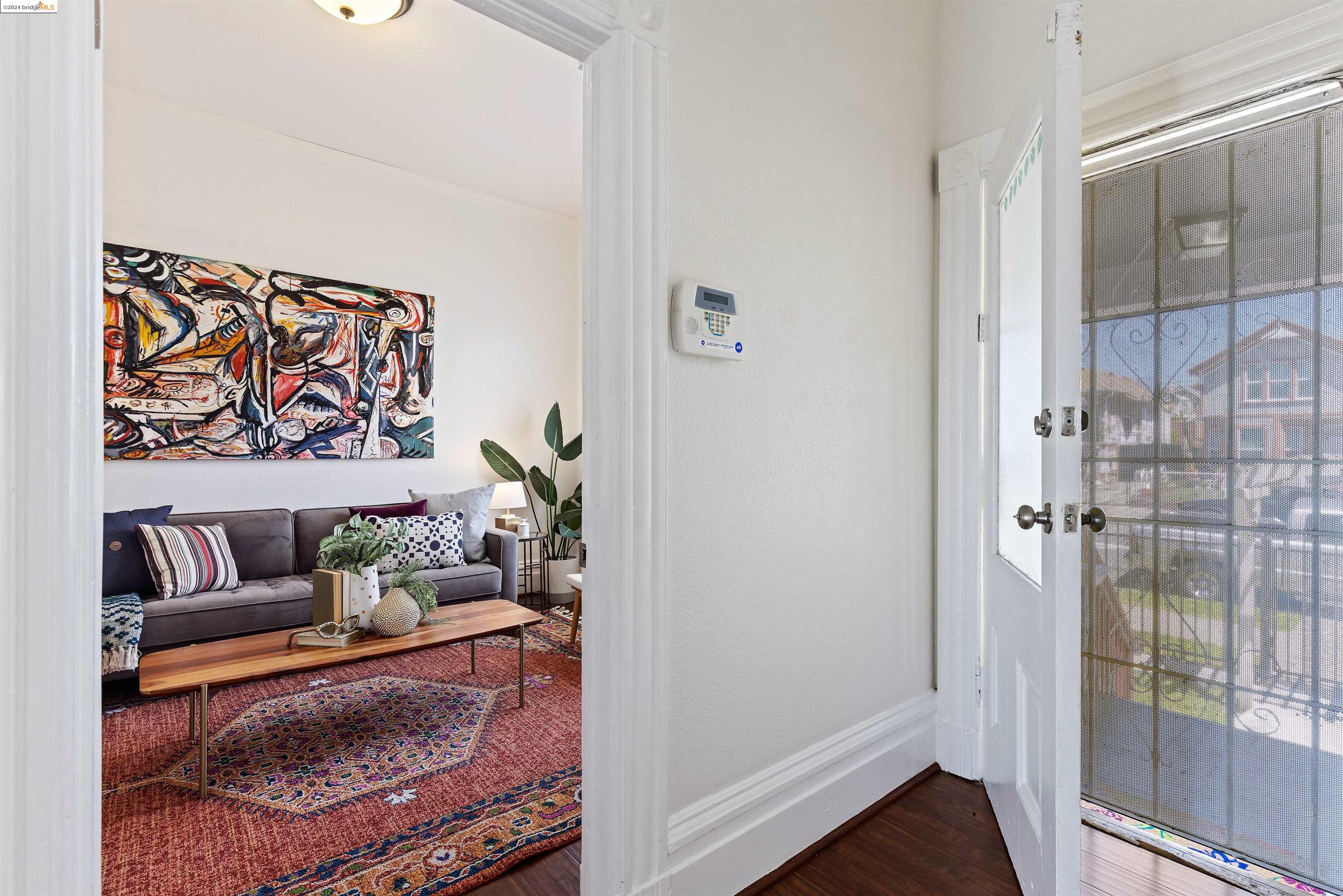 Detail Gallery Image 5 of 32 For 2125 E 15th St, Oakland,  CA 94606 - 2 Beds | 1 Baths