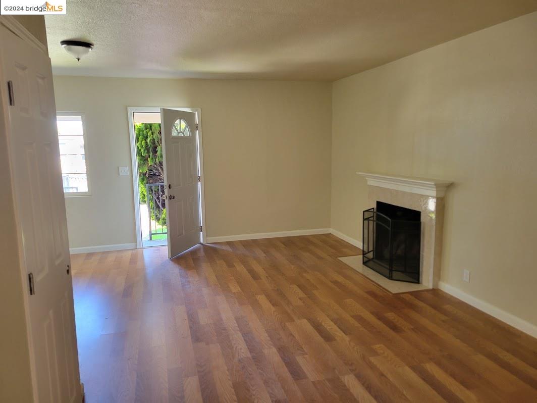 Detail Gallery Image 5 of 18 For 2154 103rd Ave., Oakland,  CA 94603 - 3 Beds | 1 Baths
