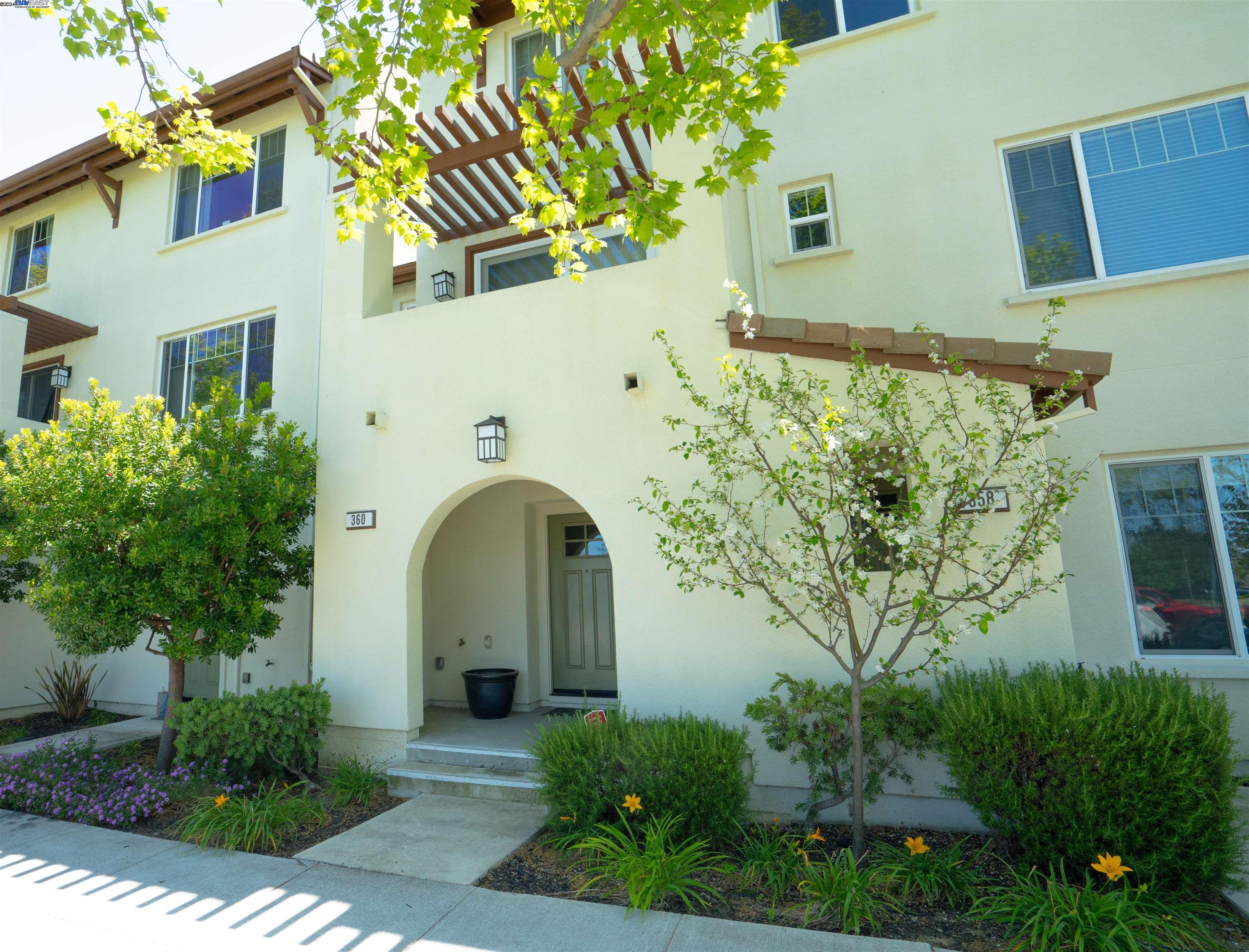 Detail Gallery Image 1 of 1 For 360 E 28th Ave, San Mateo,  CA 94403 - 2 Beds | 2/1 Baths