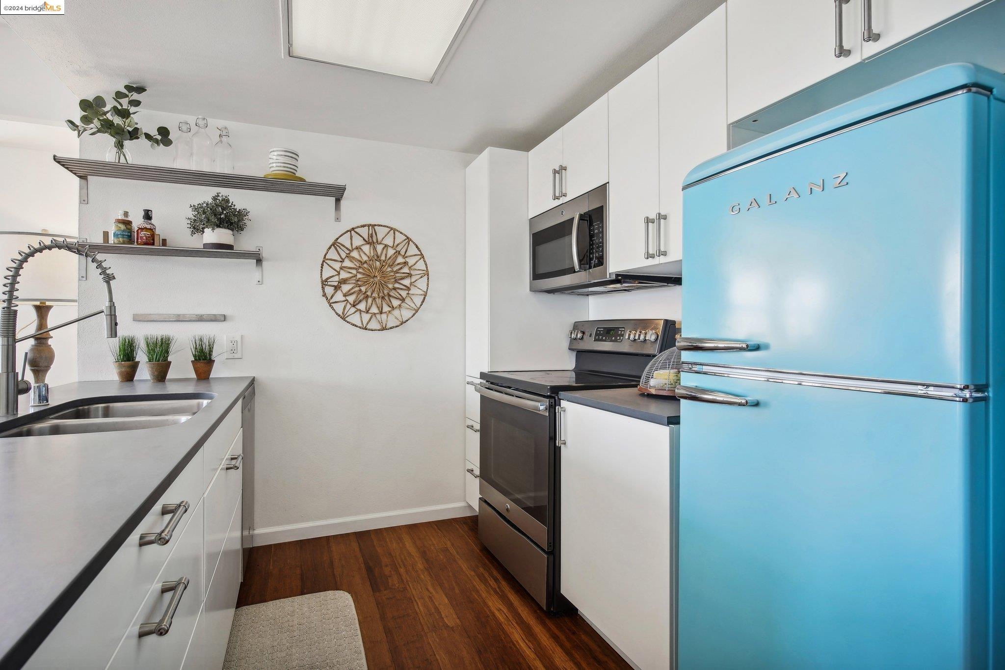 Detail Gallery Image 7 of 16 For 988 Franklin St #1010,  Oakland,  CA 94607 - 1 Beds | 1 Baths