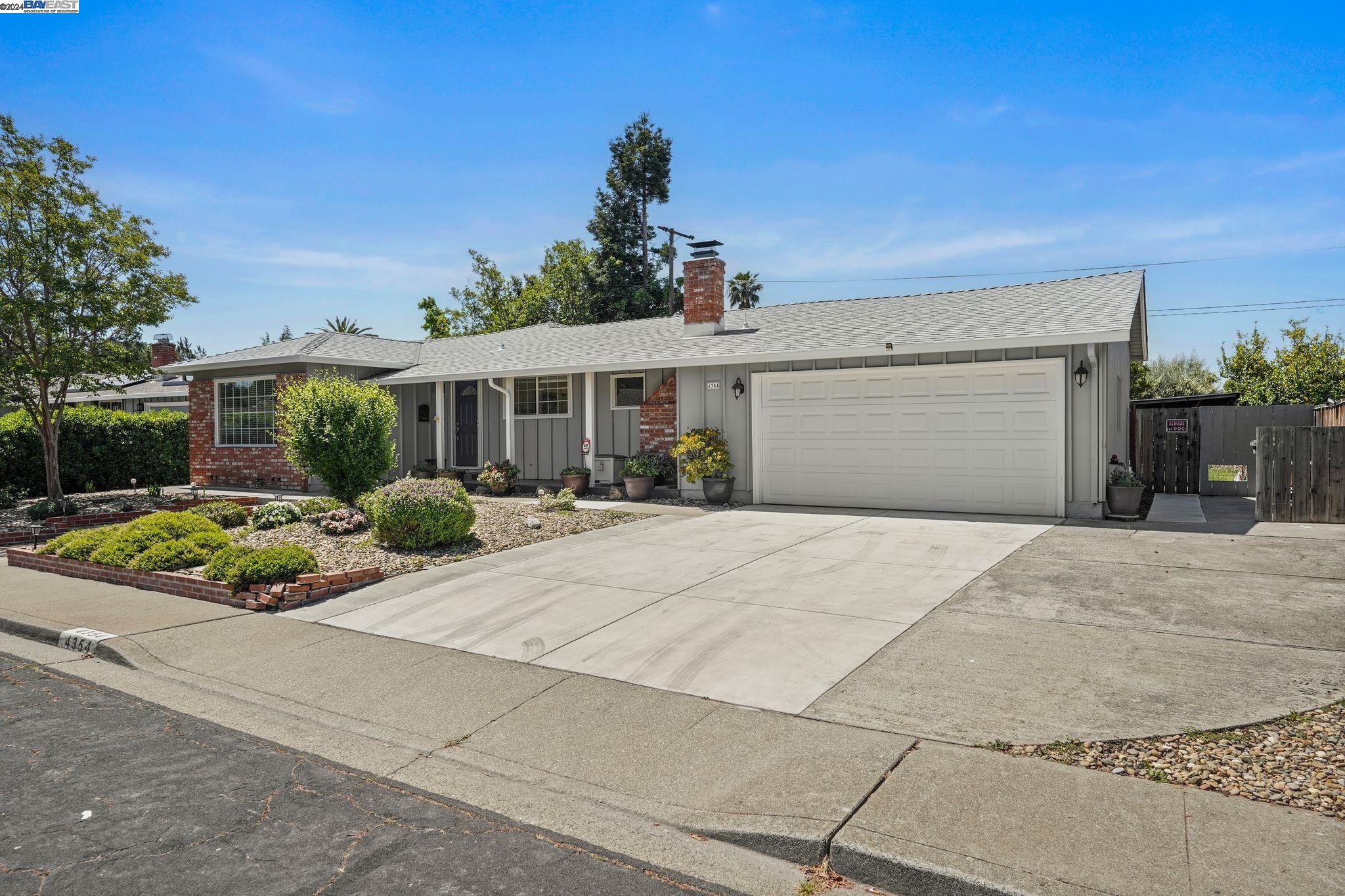 Detail Gallery Image 1 of 36 For 4354 Hazelwood Ln, Concord,  CA 94521 - 4 Beds | 2 Baths