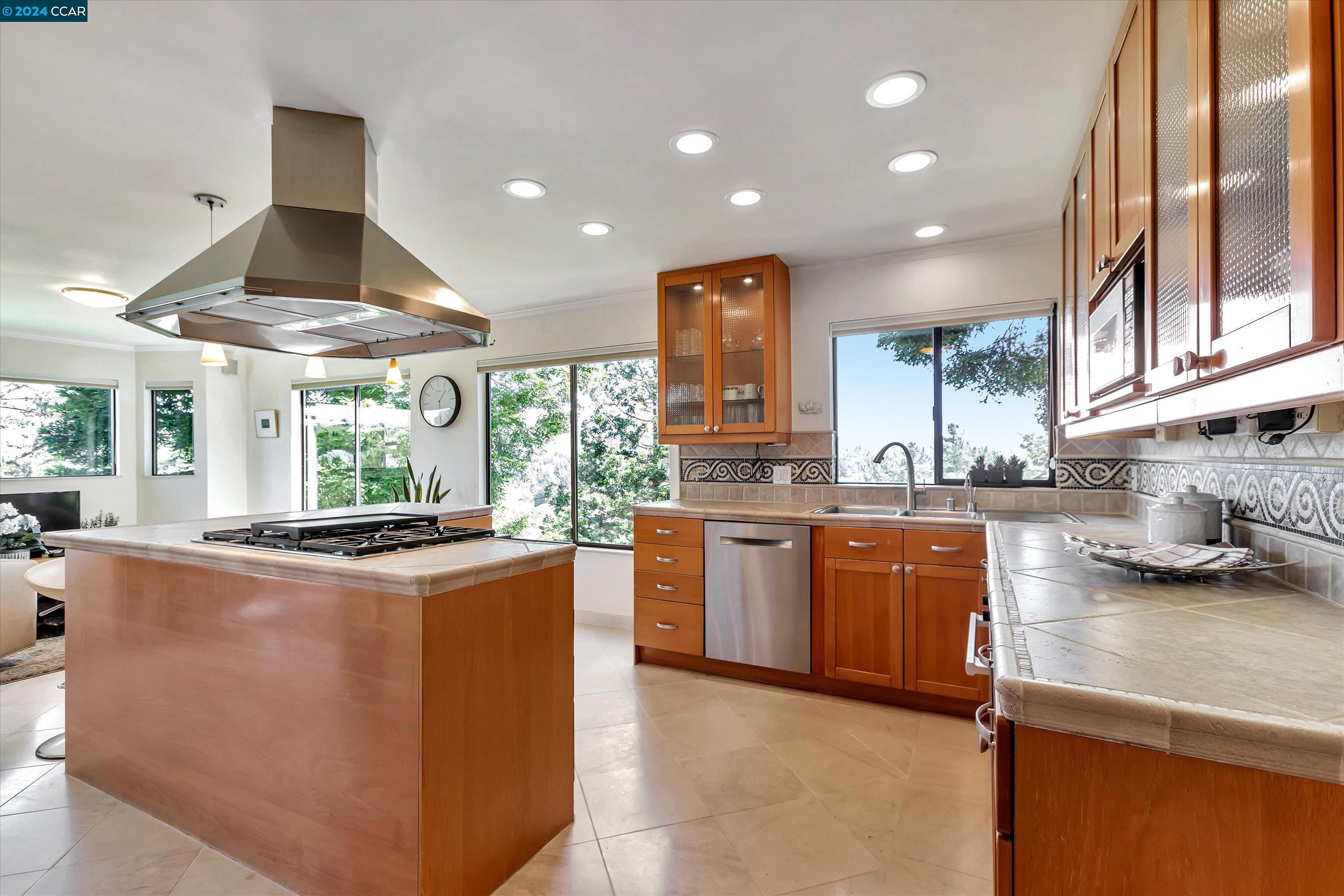Detail Gallery Image 3 of 53 For 1755 Spyglass Ln, Moraga,  CA 94556 - 4 Beds | 2/1 Baths