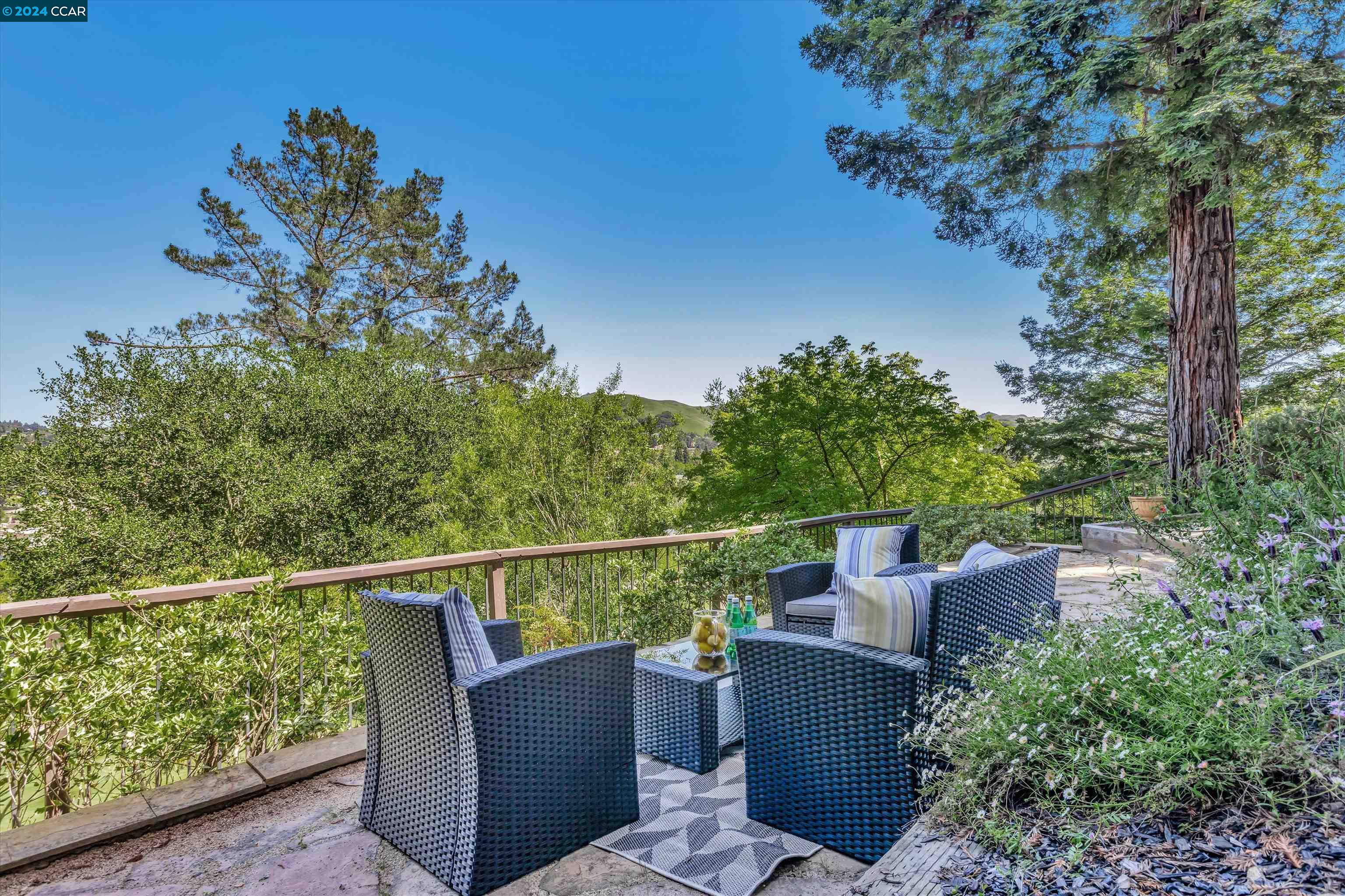 Detail Gallery Image 32 of 53 For 1755 Spyglass Ln, Moraga,  CA 94556 - 4 Beds | 2/1 Baths