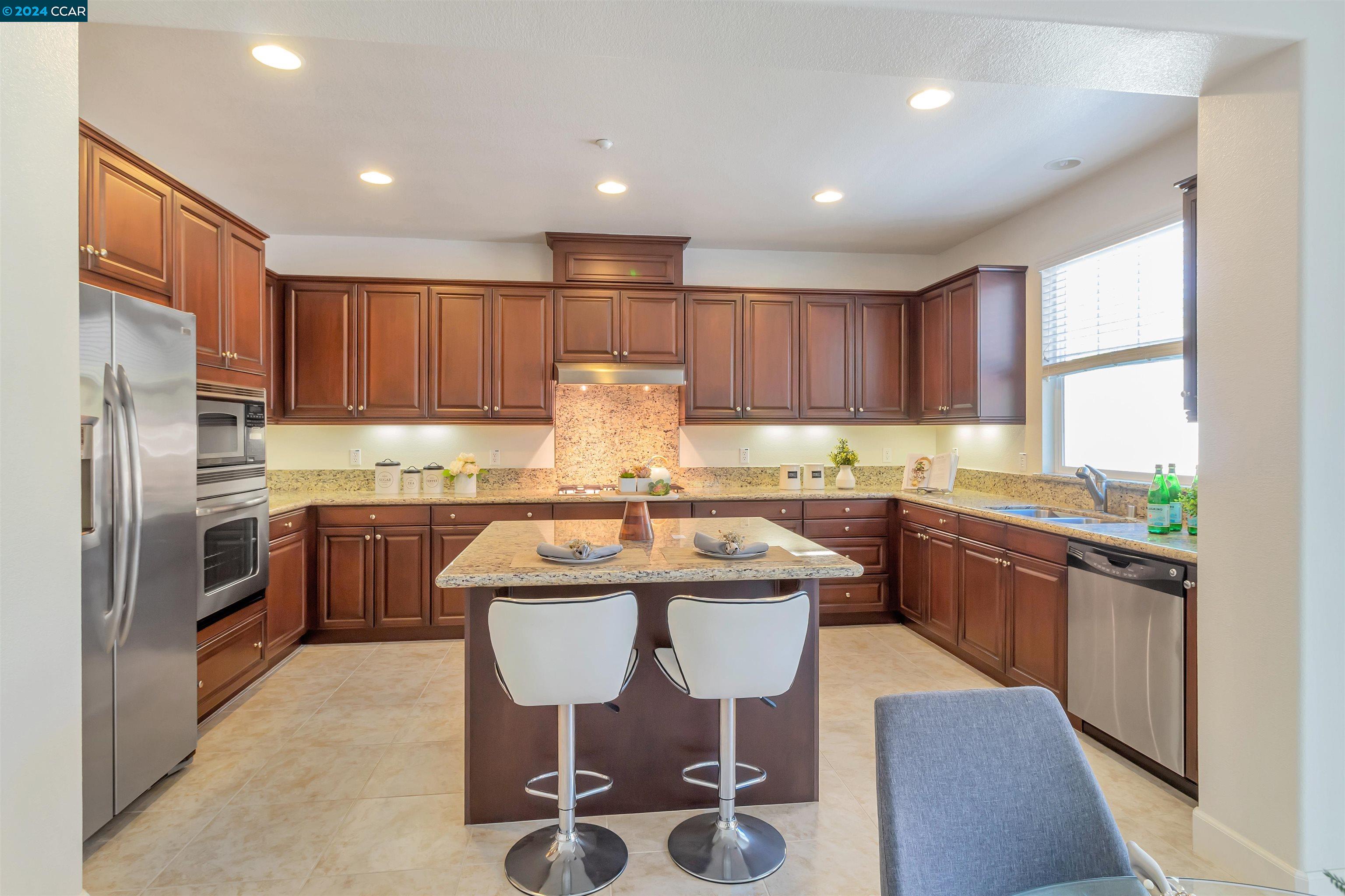 Detail Gallery Image 12 of 32 For 3753 Edgecomb Ct, Dublin,  CA 94568 - 5 Beds | 3/1 Baths