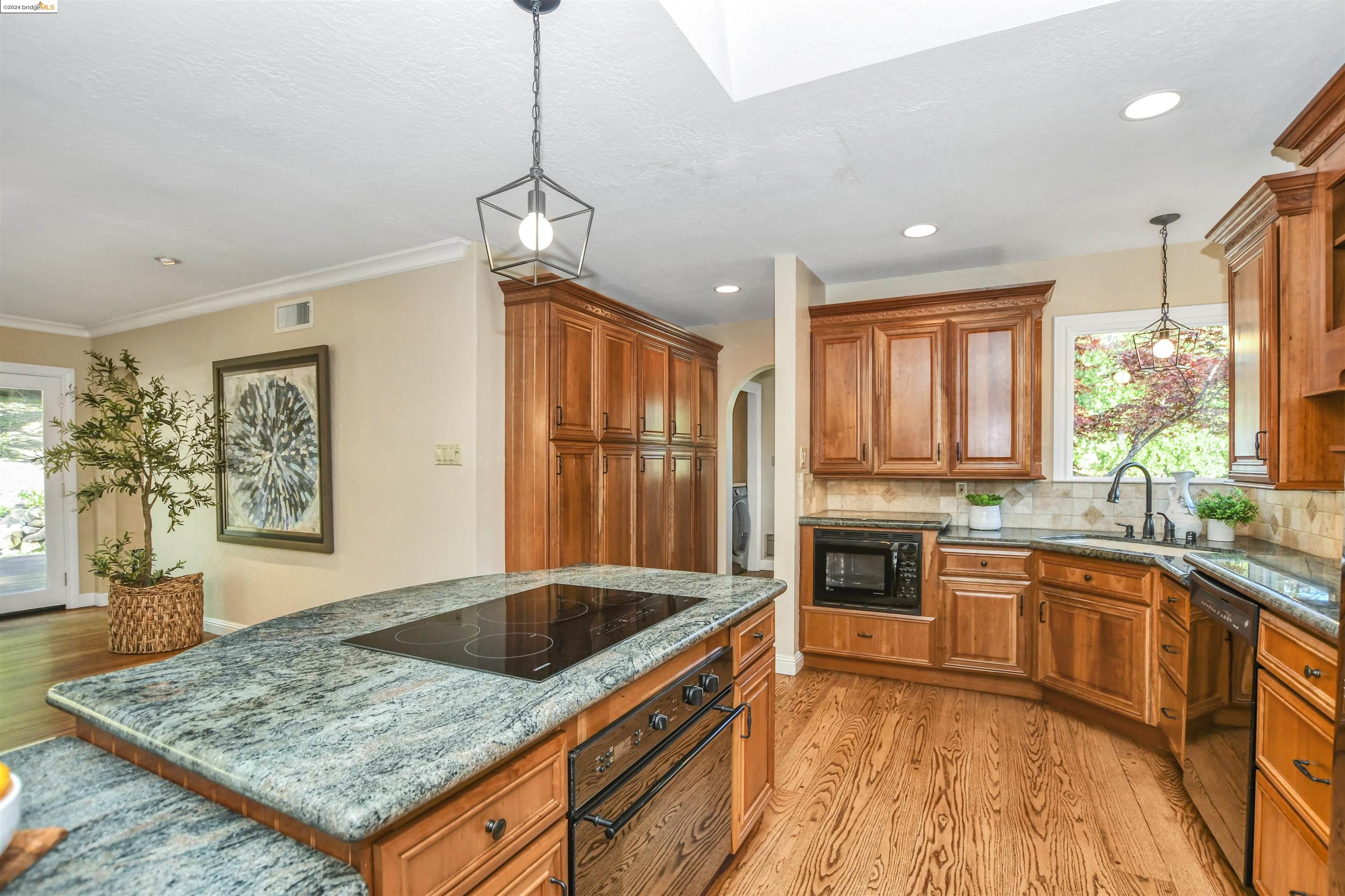 Detail Gallery Image 11 of 39 For 1121 Ridge Park Drive, Concord,  CA 94518 - 4 Beds | 2 Baths