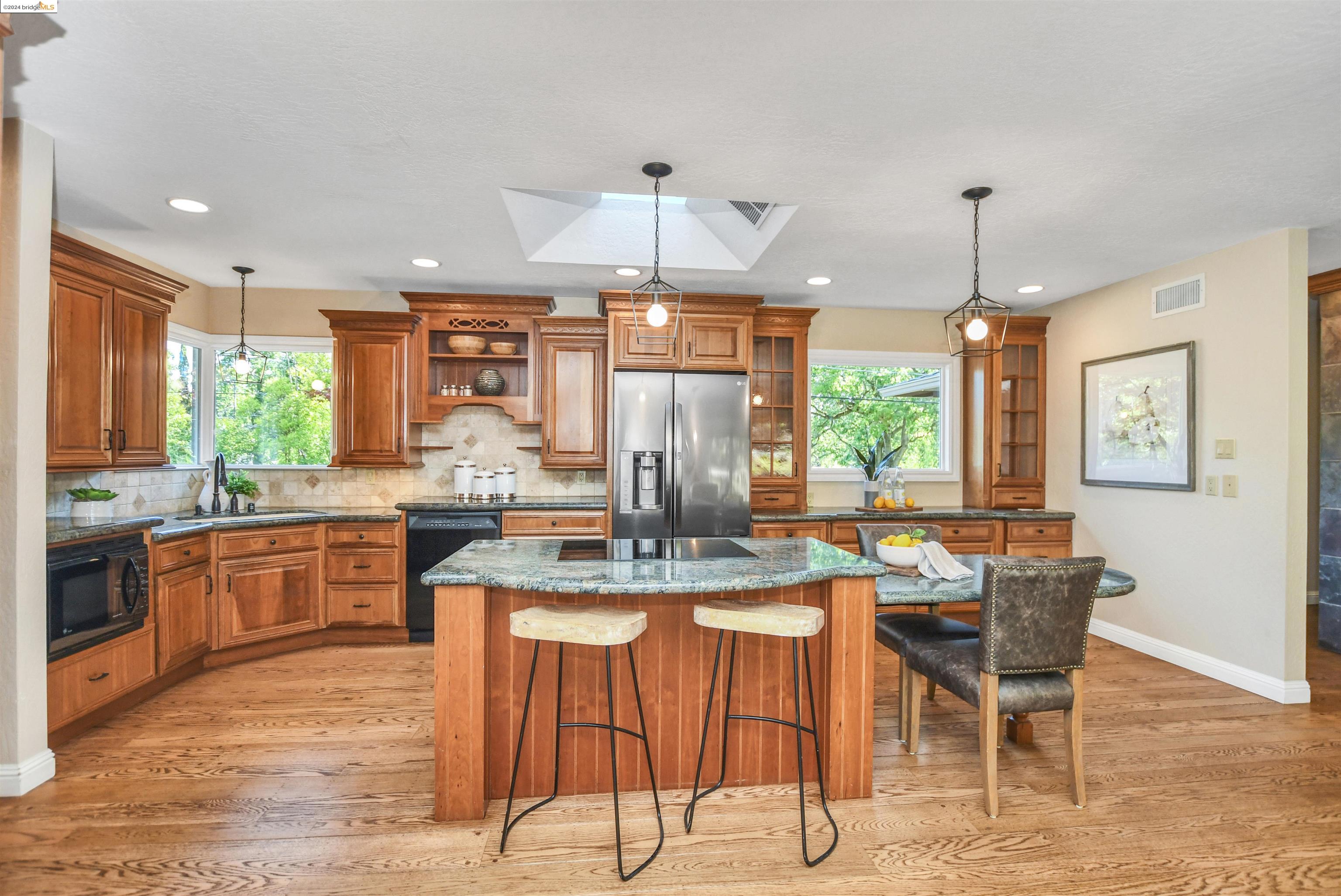 Detail Gallery Image 9 of 39 For 1121 Ridge Park Drive, Concord,  CA 94518 - 4 Beds | 2 Baths