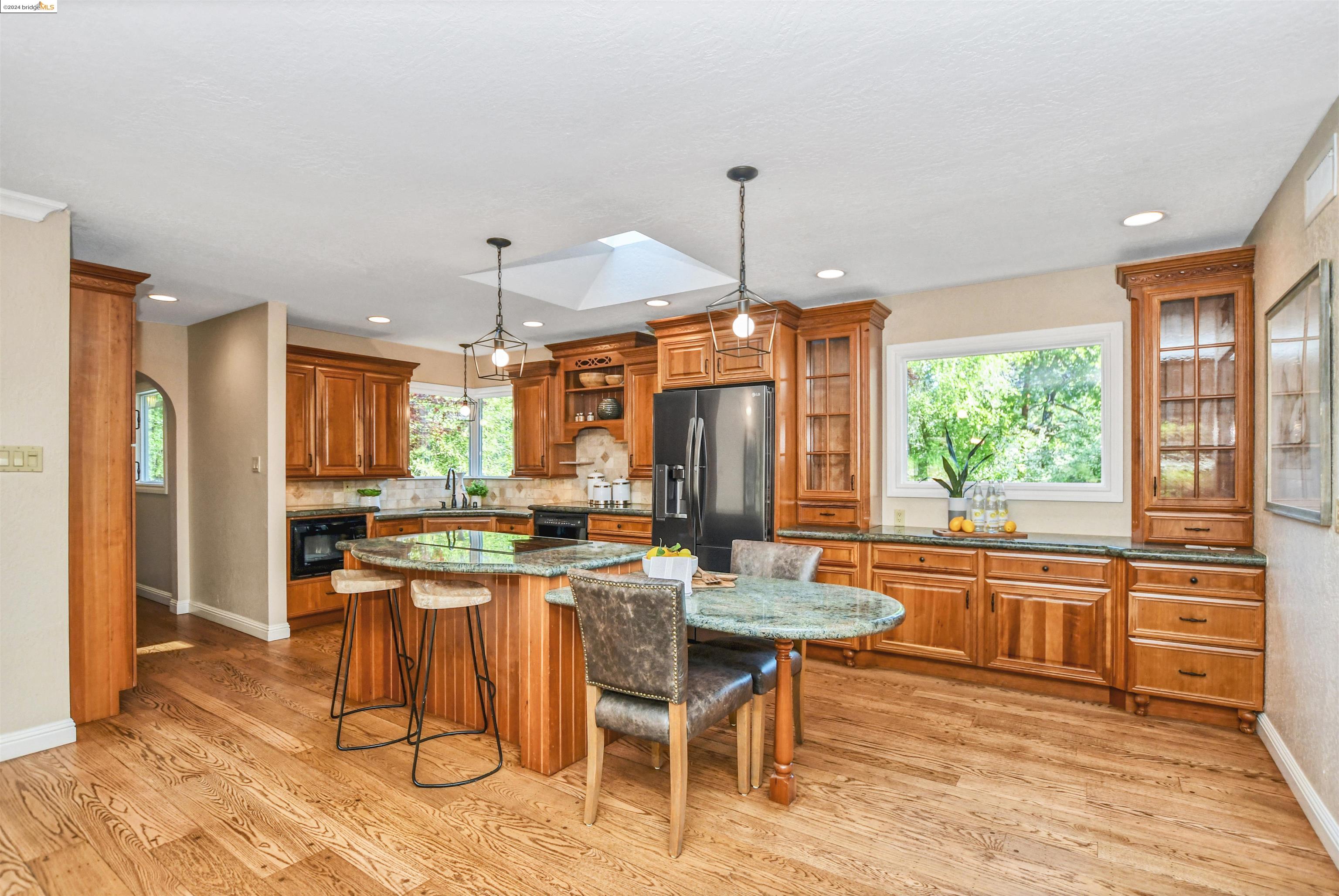 Detail Gallery Image 10 of 39 For 1121 Ridge Park Drive, Concord,  CA 94518 - 4 Beds | 2 Baths